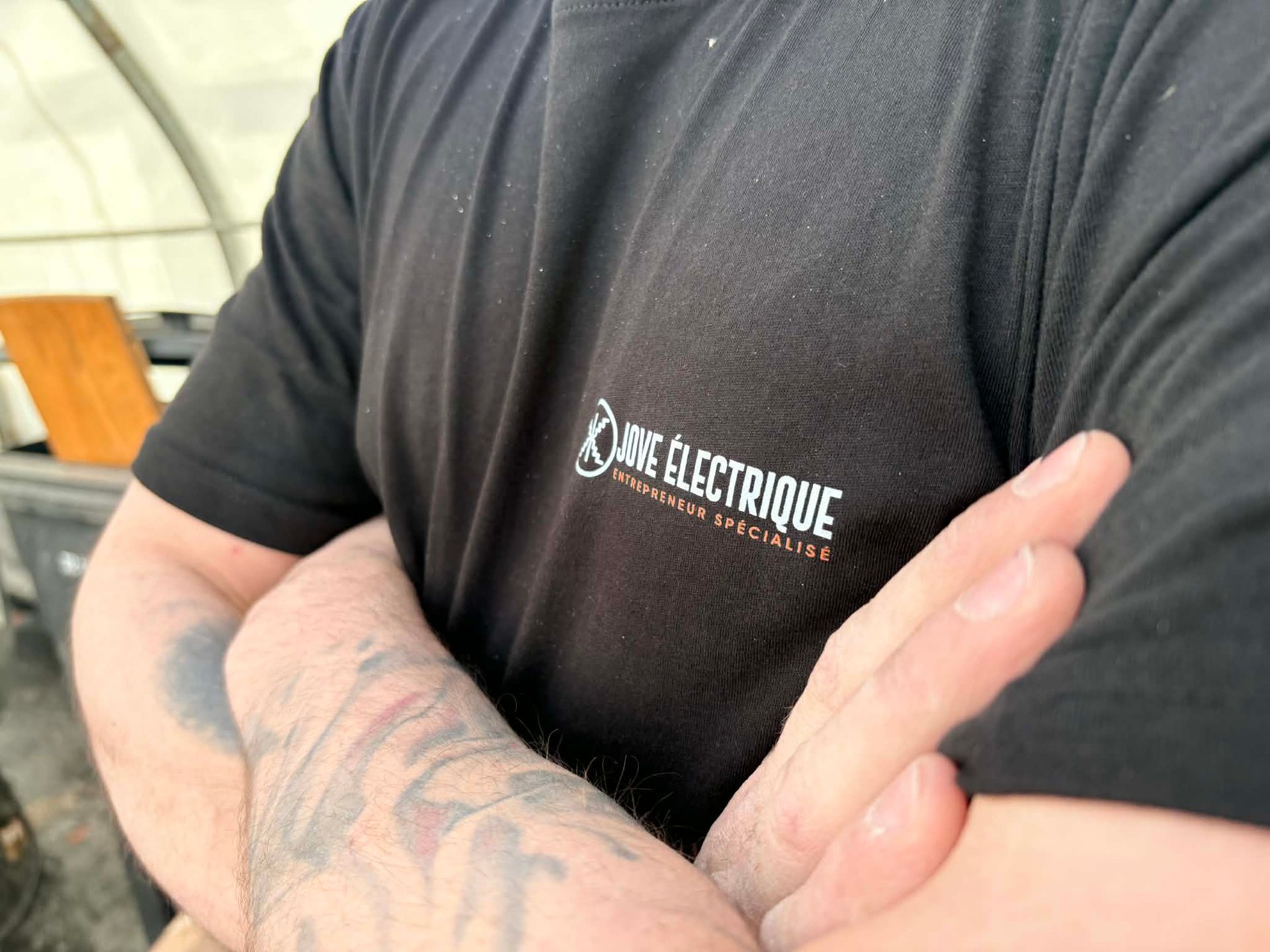 gray computer monitor