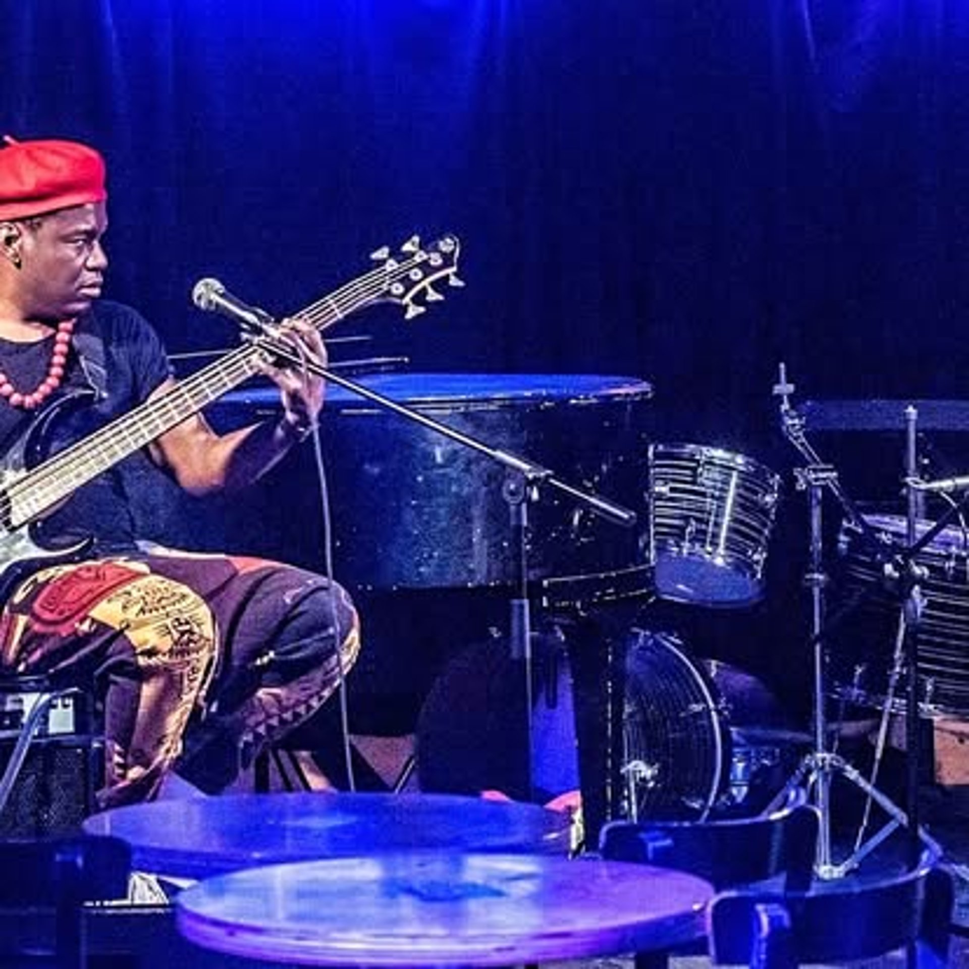 black and white bed linen