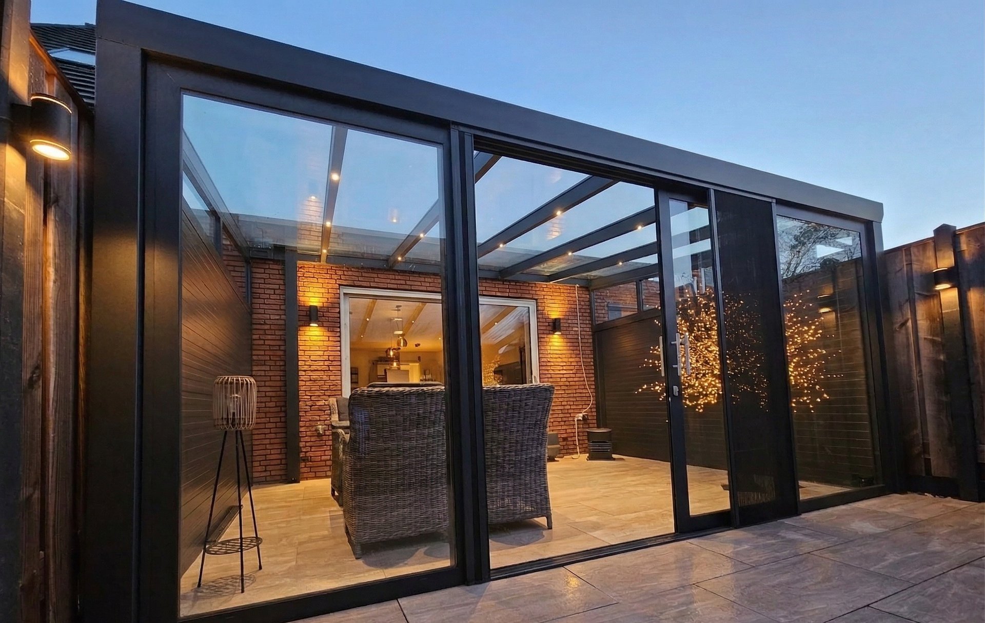 black and white bed linen