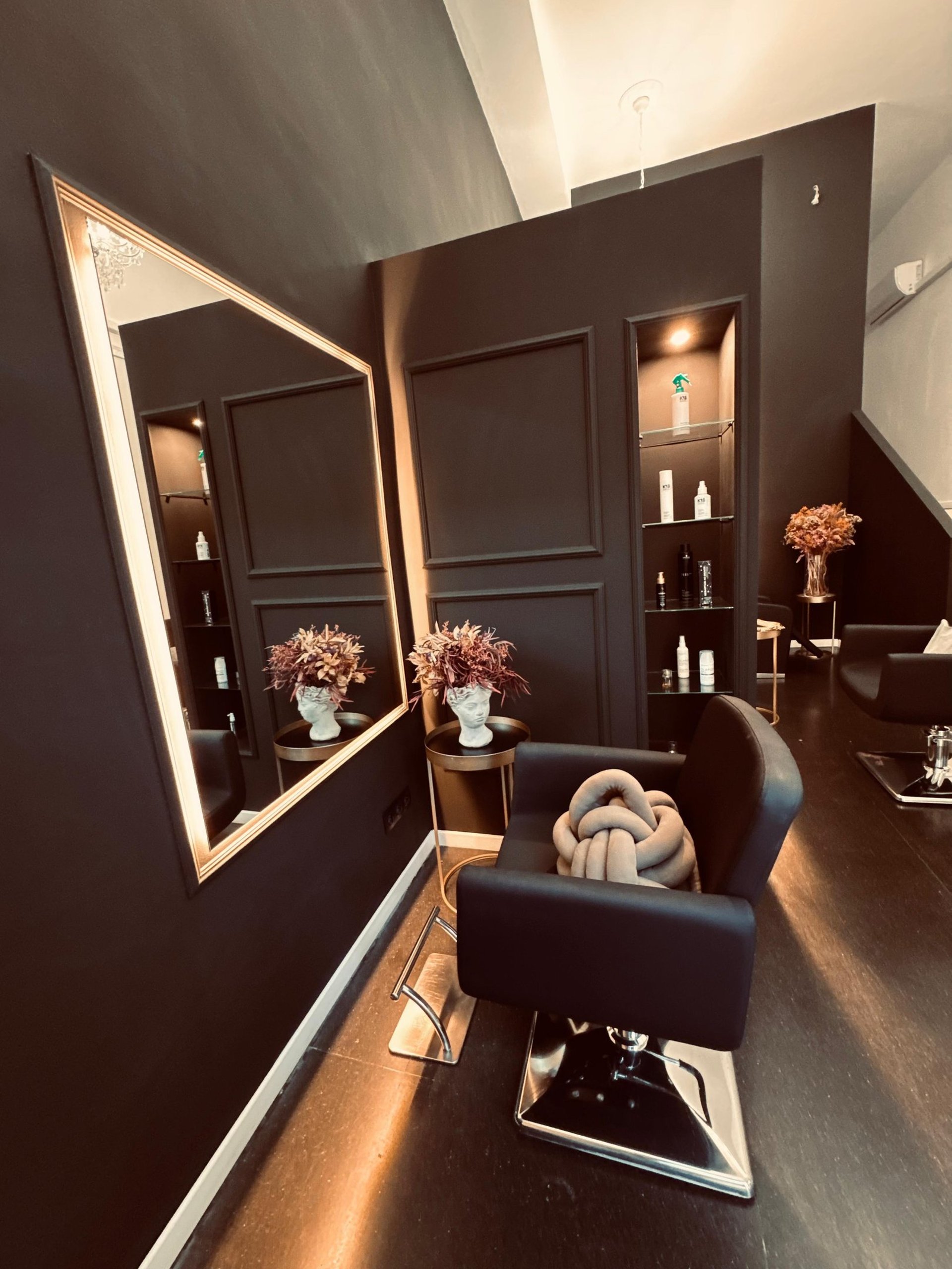 woman with pink and gold eyeshadow makeup