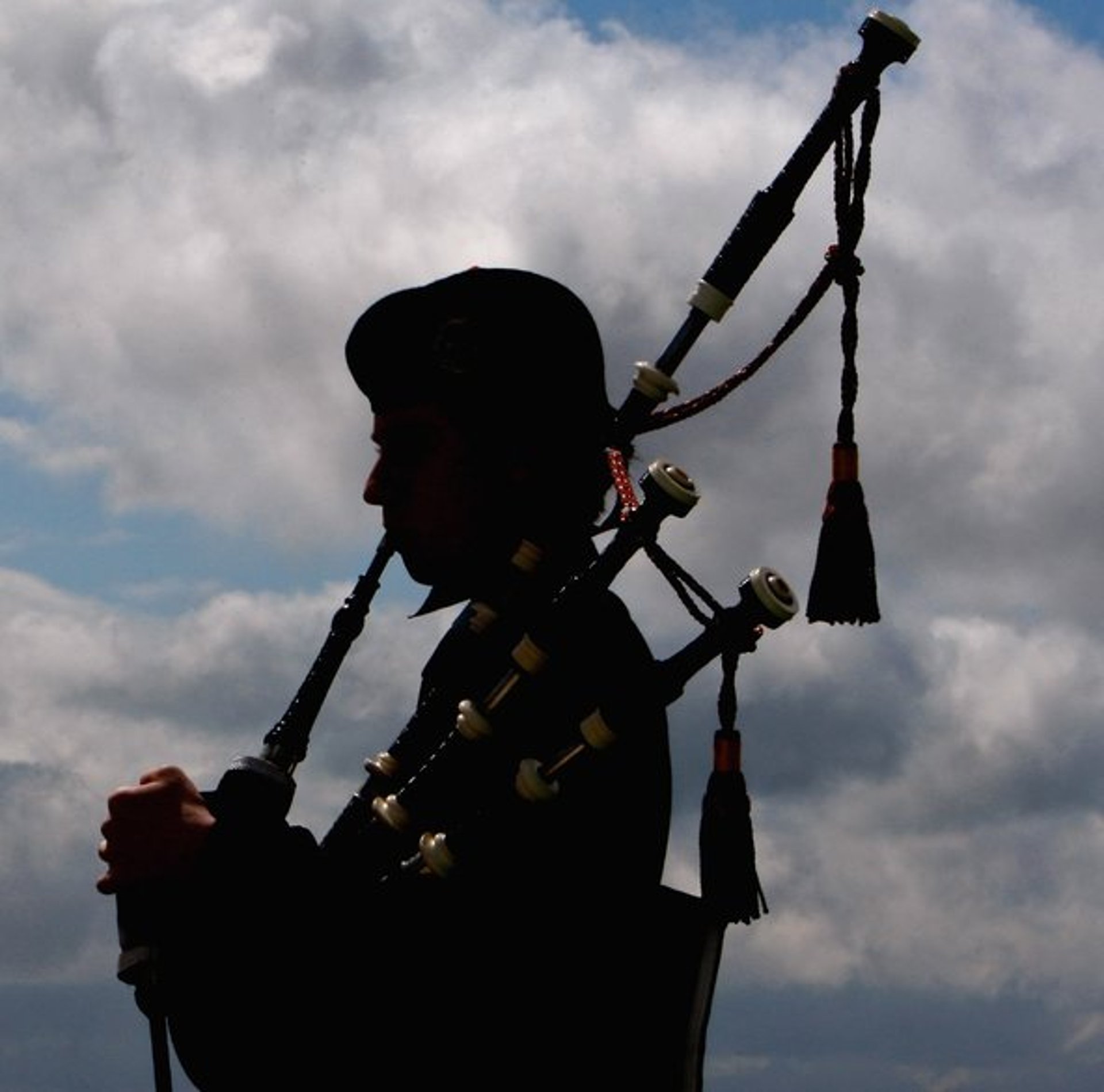 black and white bed linen