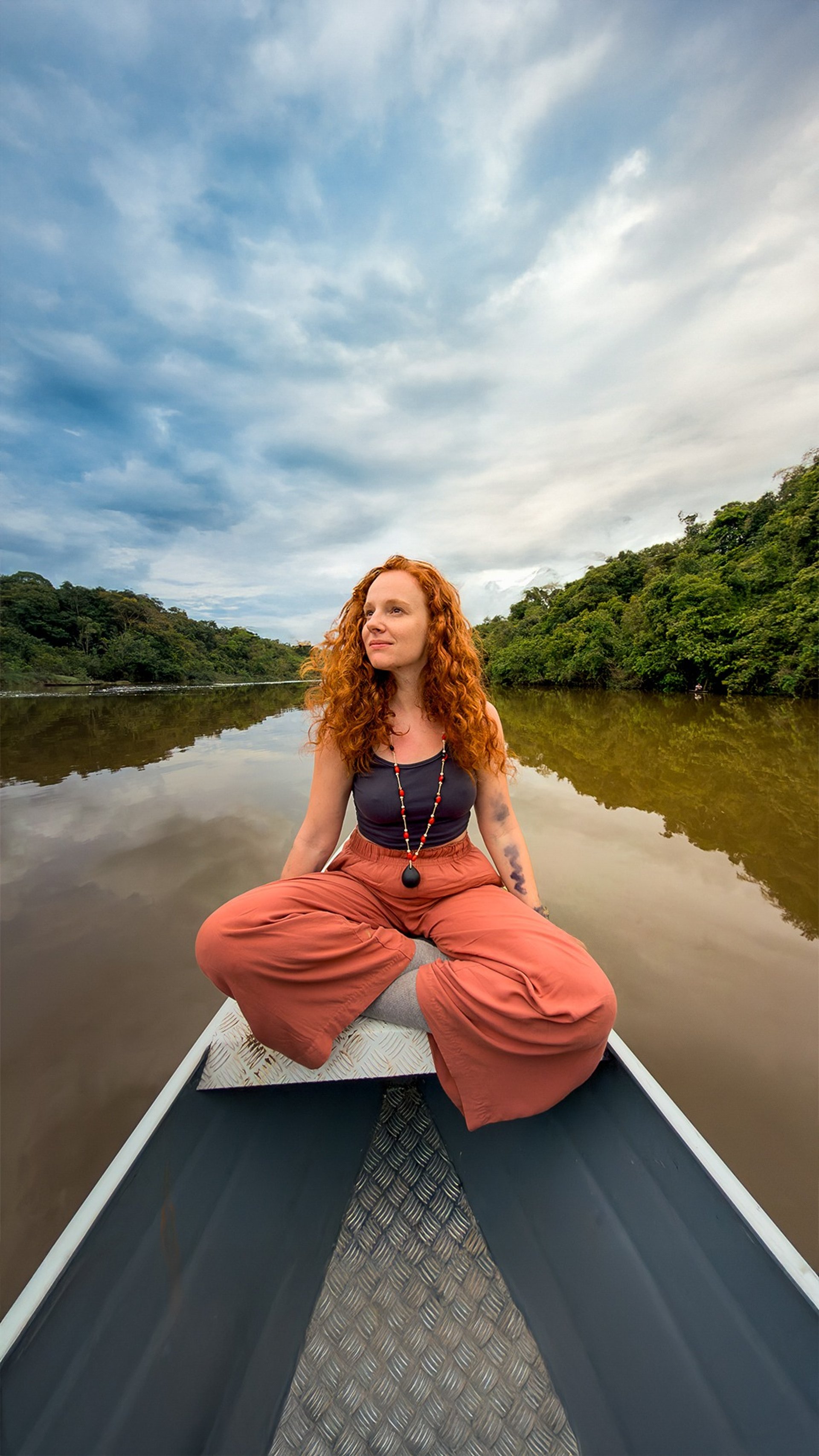 gray computer monitor