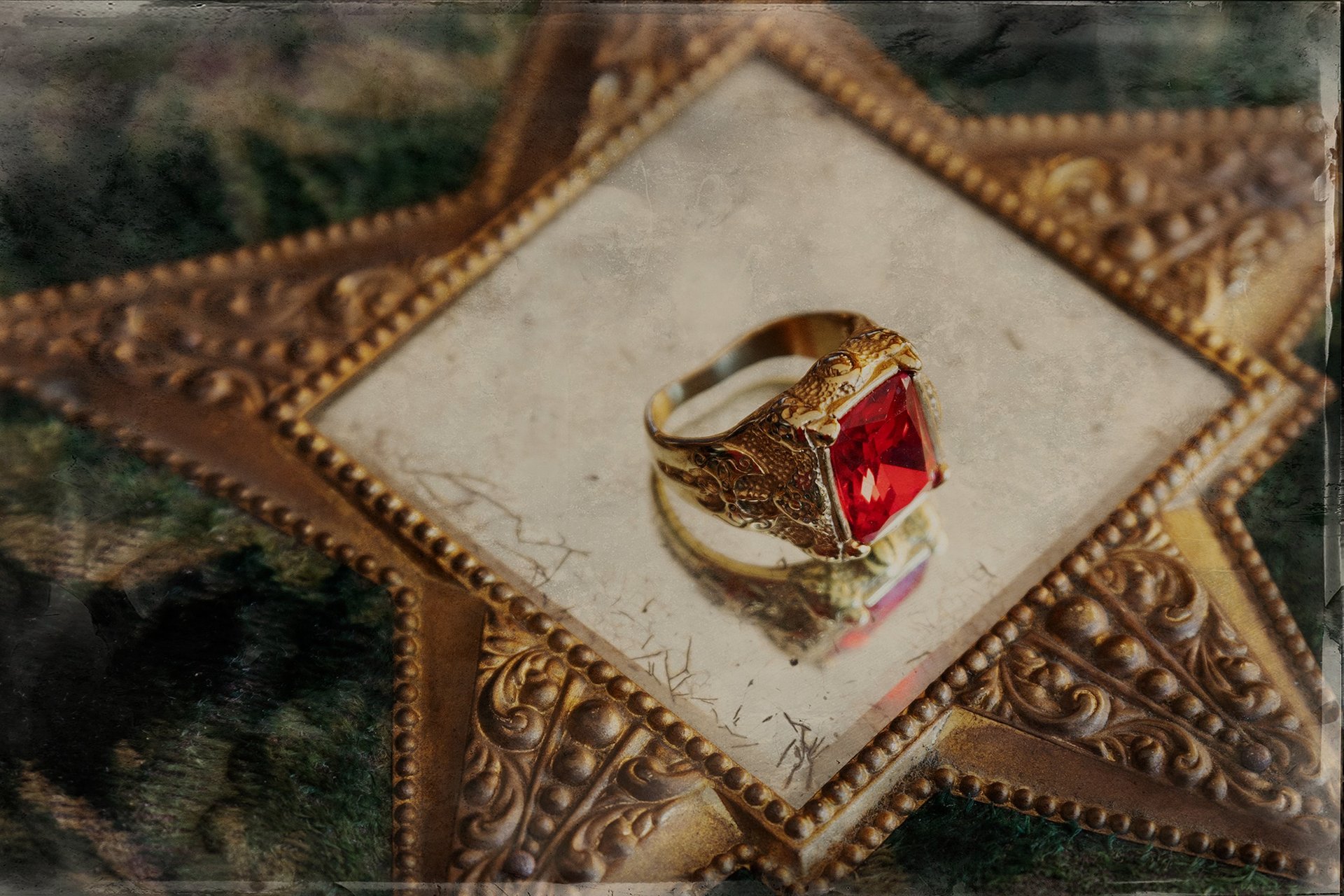 gray computer monitor