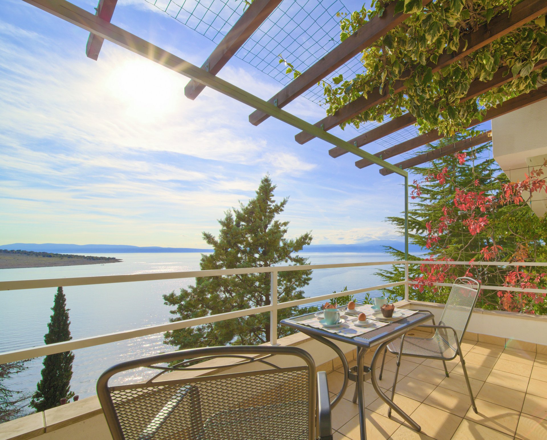 black and white bed linen