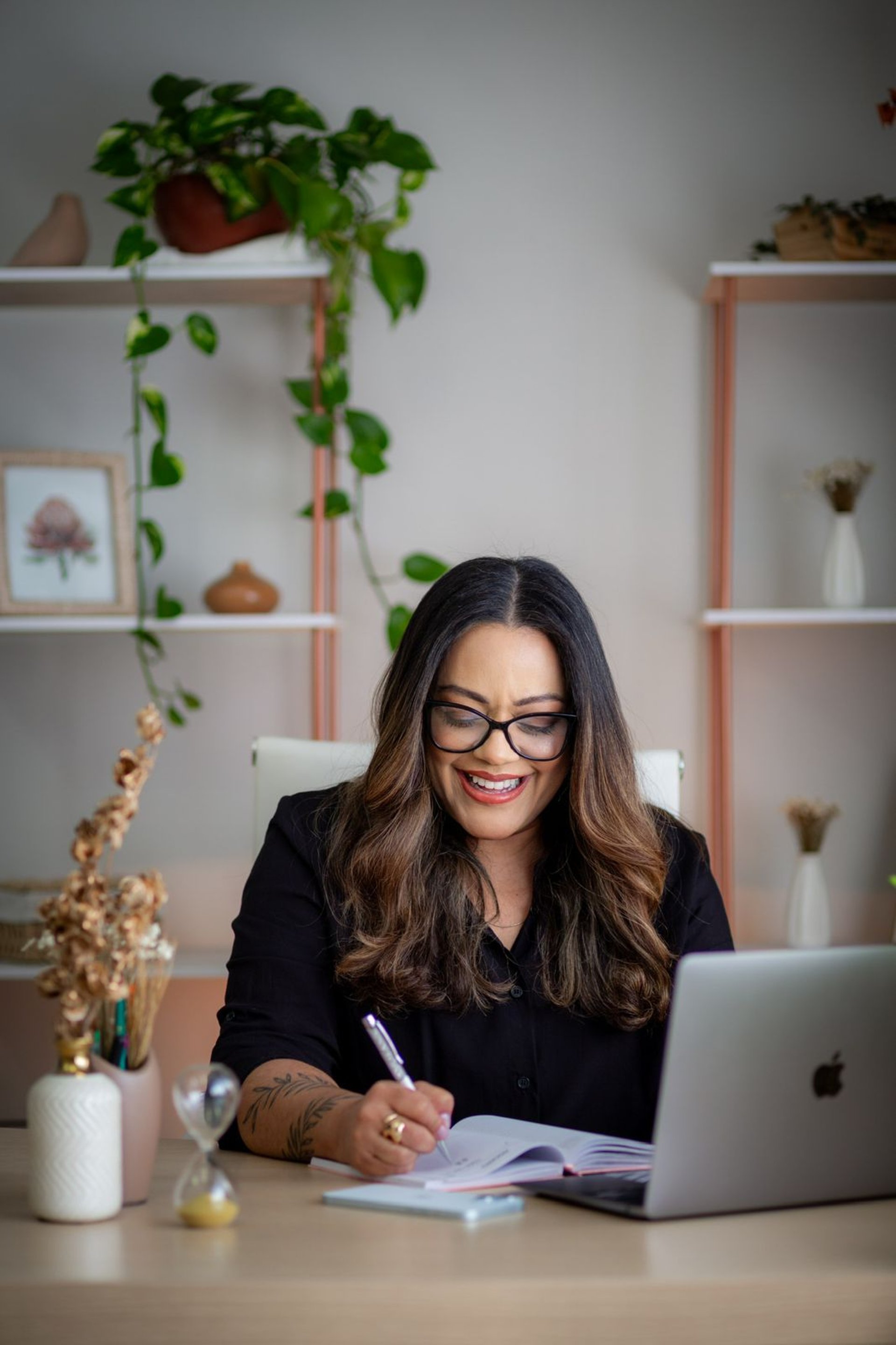 gray computer monitor