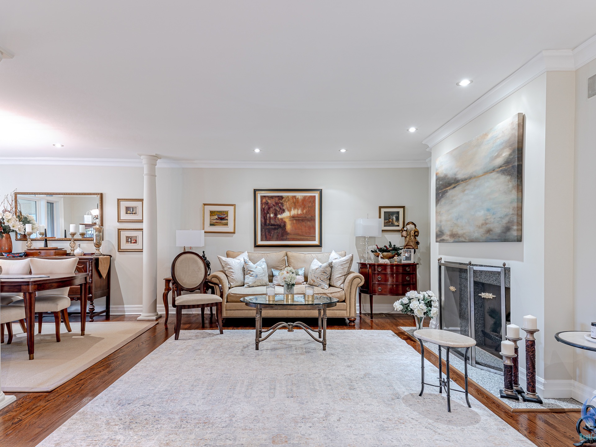 gray computer monitor