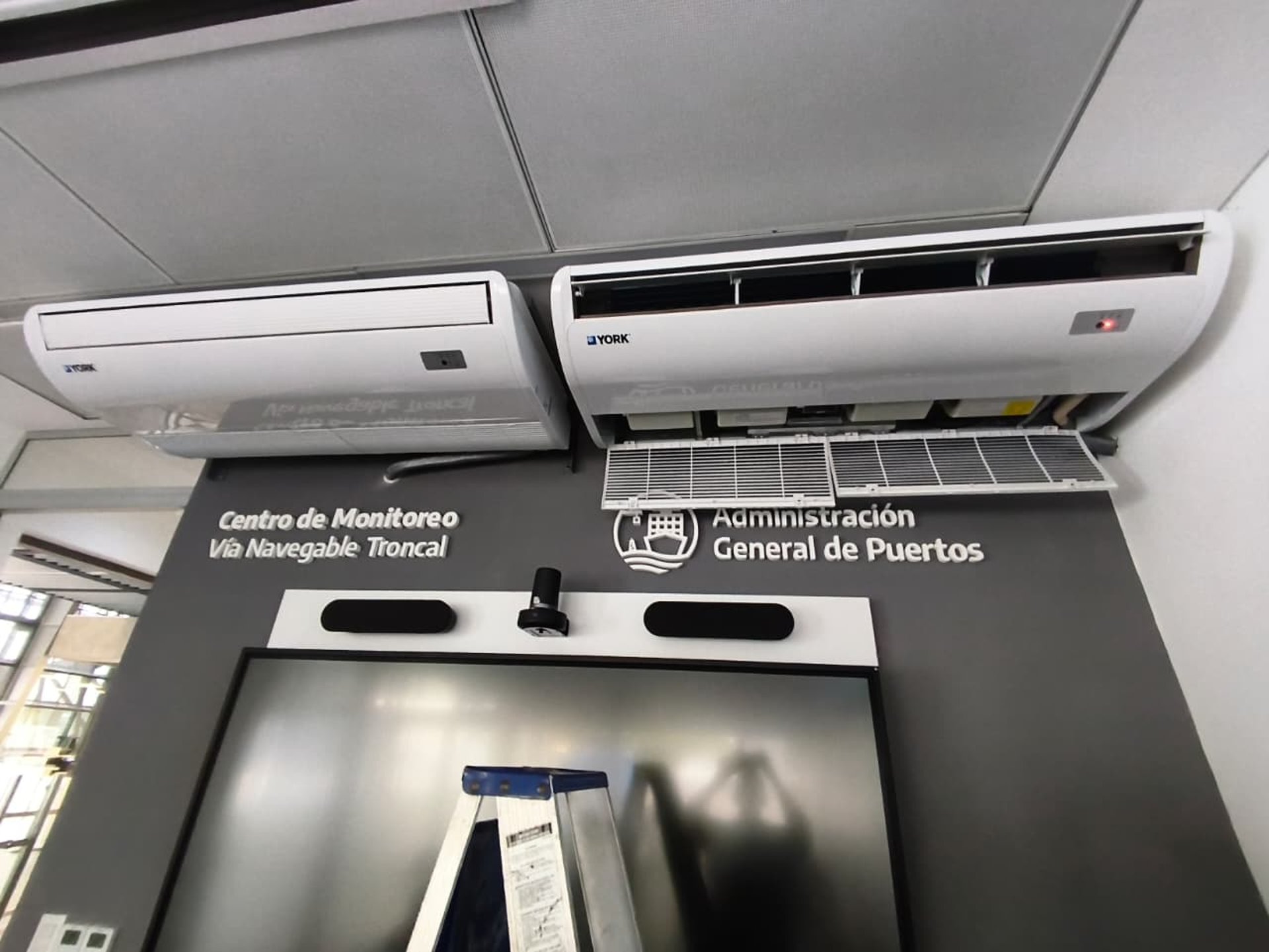 black and brown leather padded tub sofa