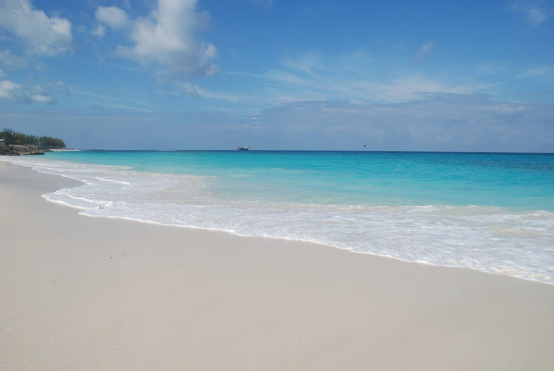 black and white bed linen