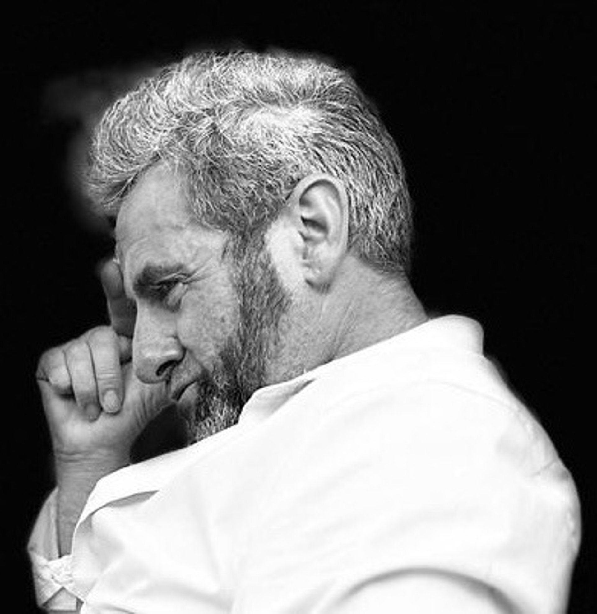 black and white bed linen