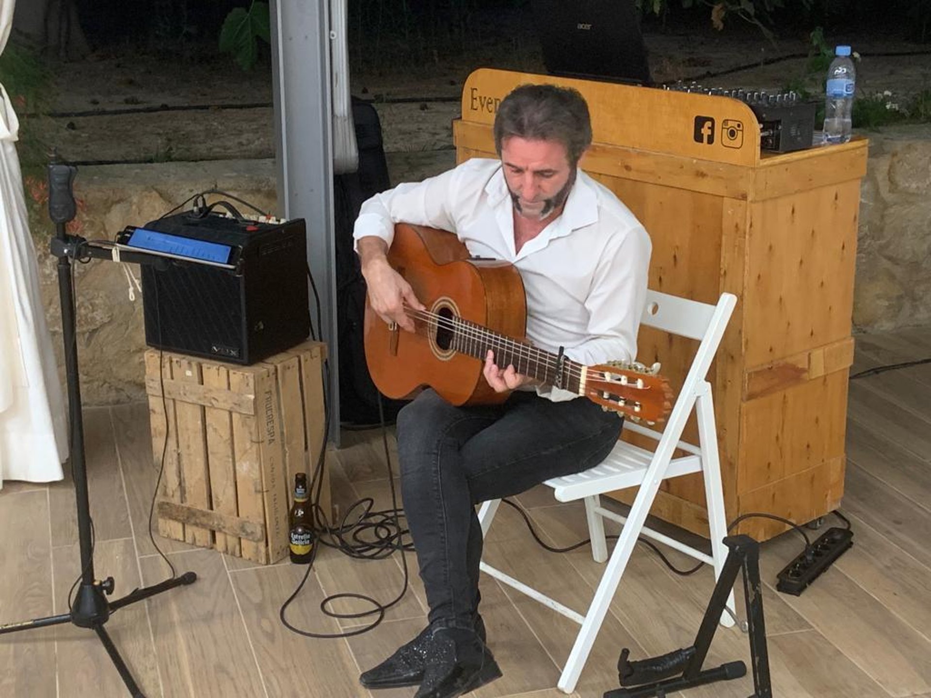 black and white bed linen