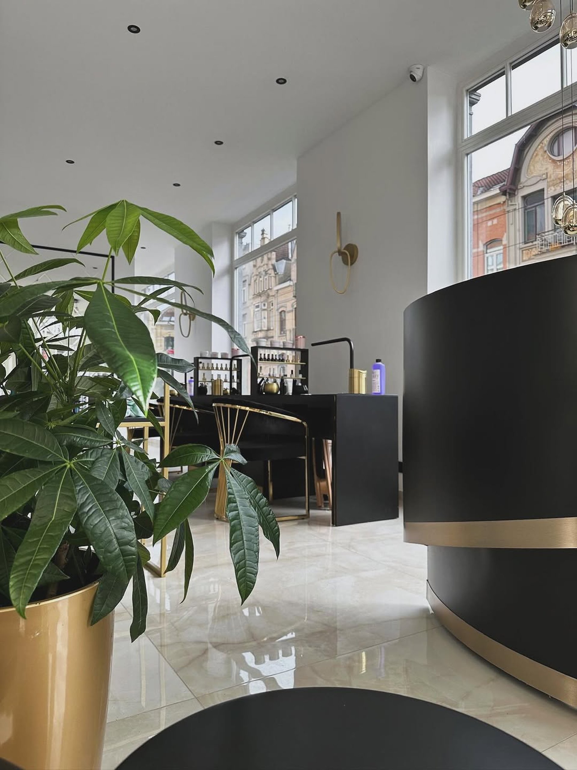 black and white bed linen