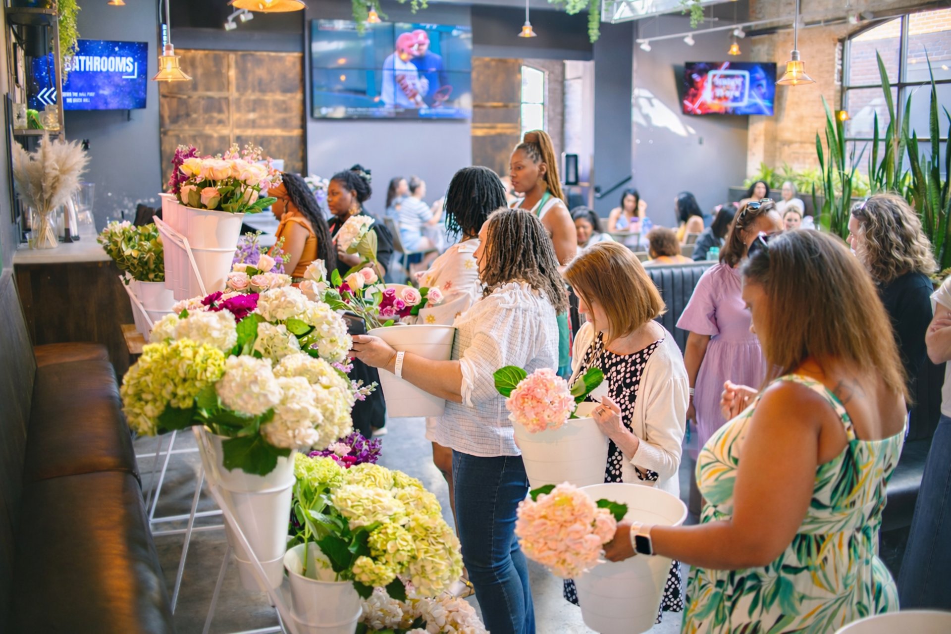 black and white bed linen