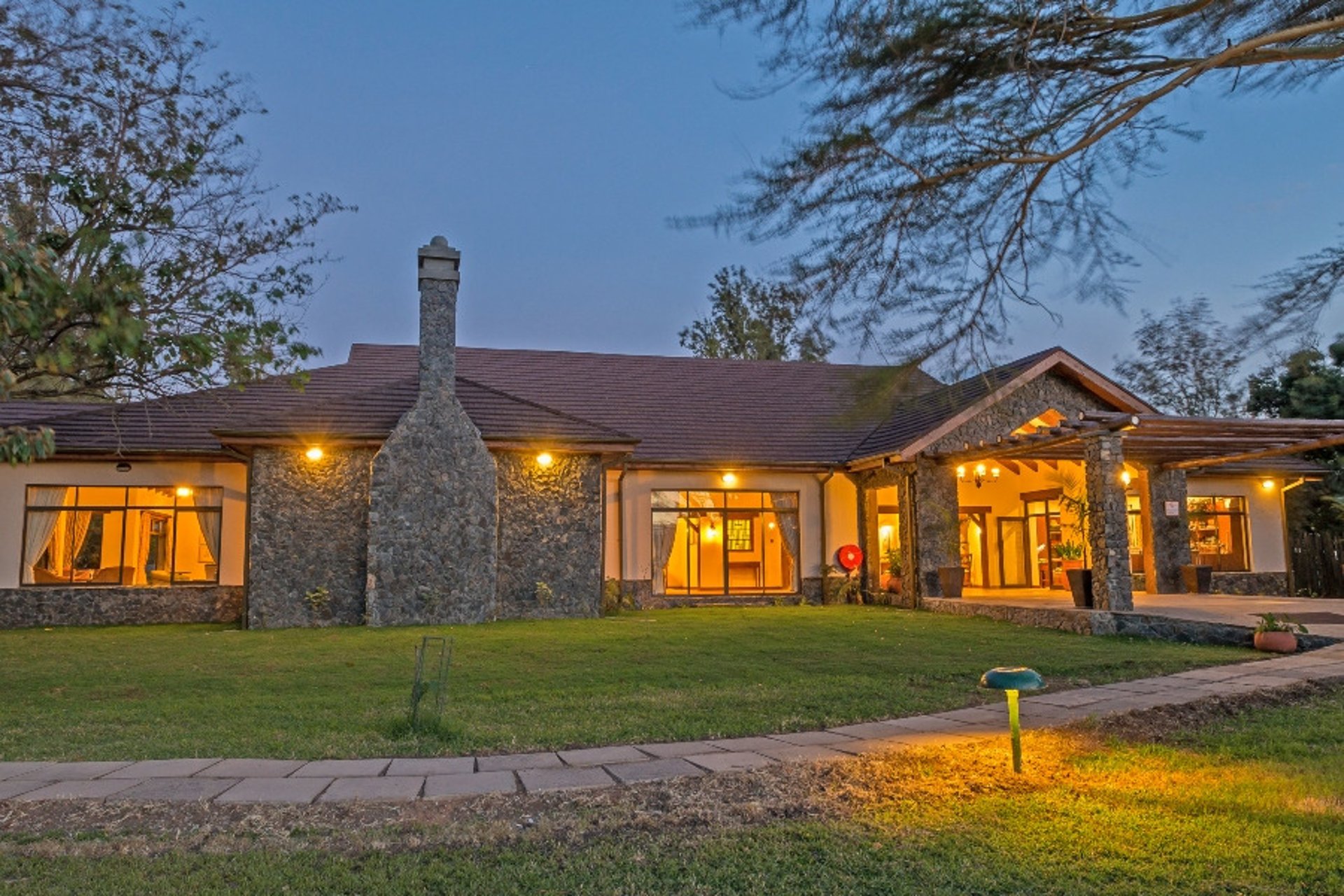 black and white bed linen