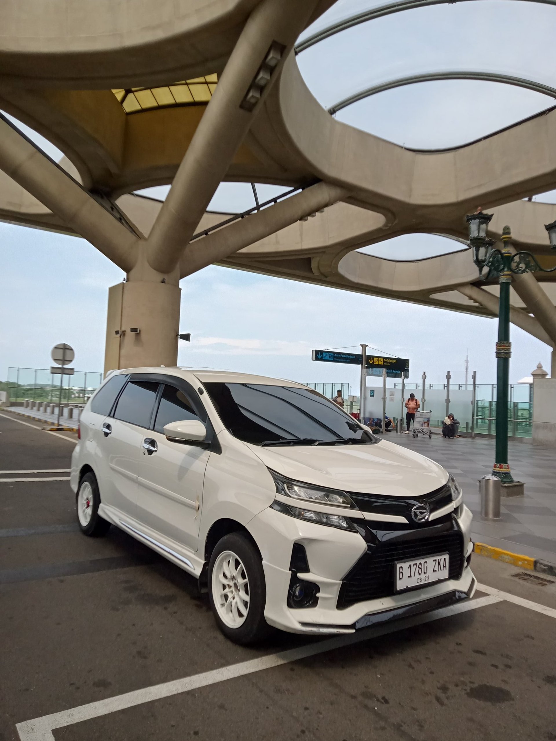 black and white bed linen