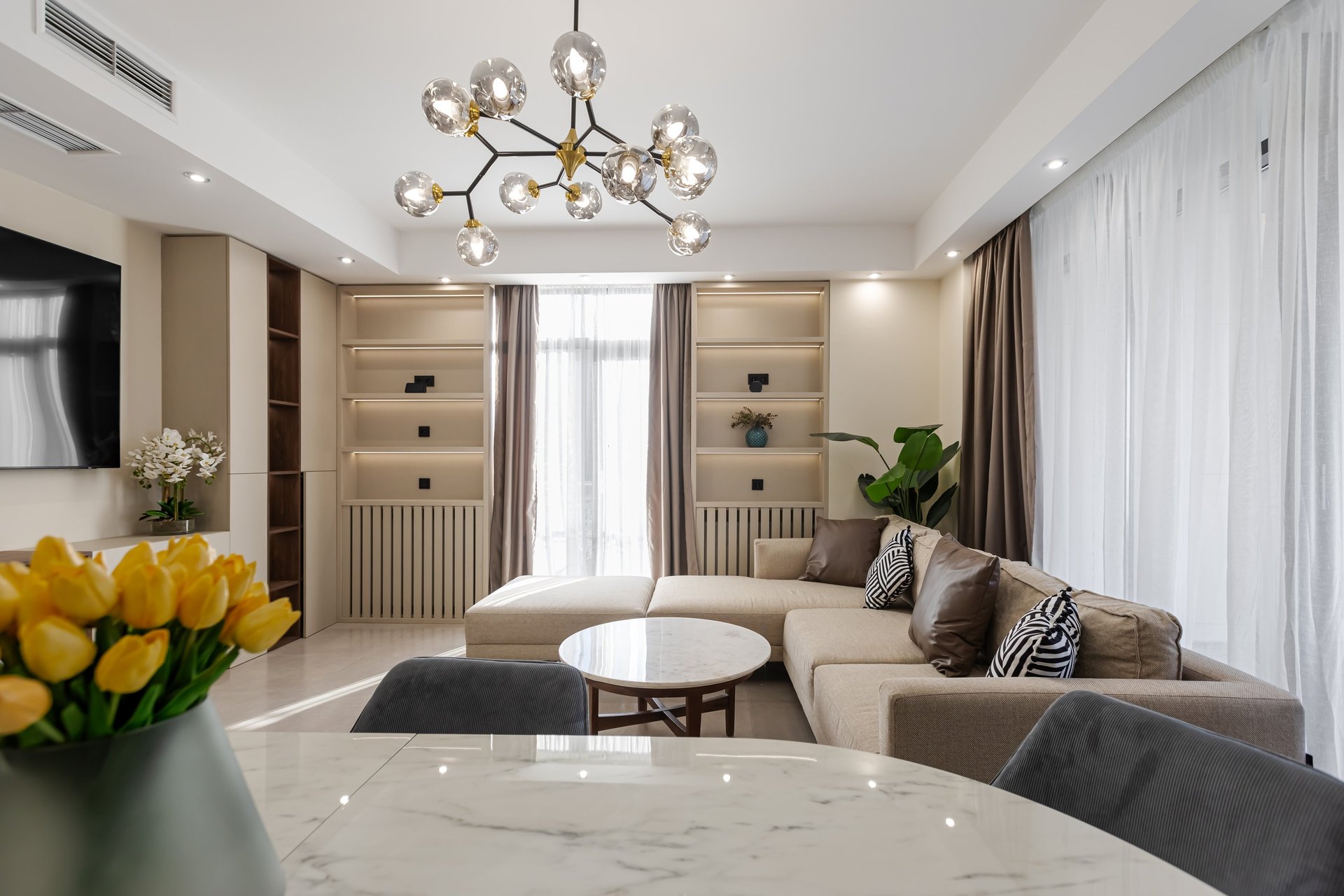 black and white bed linen