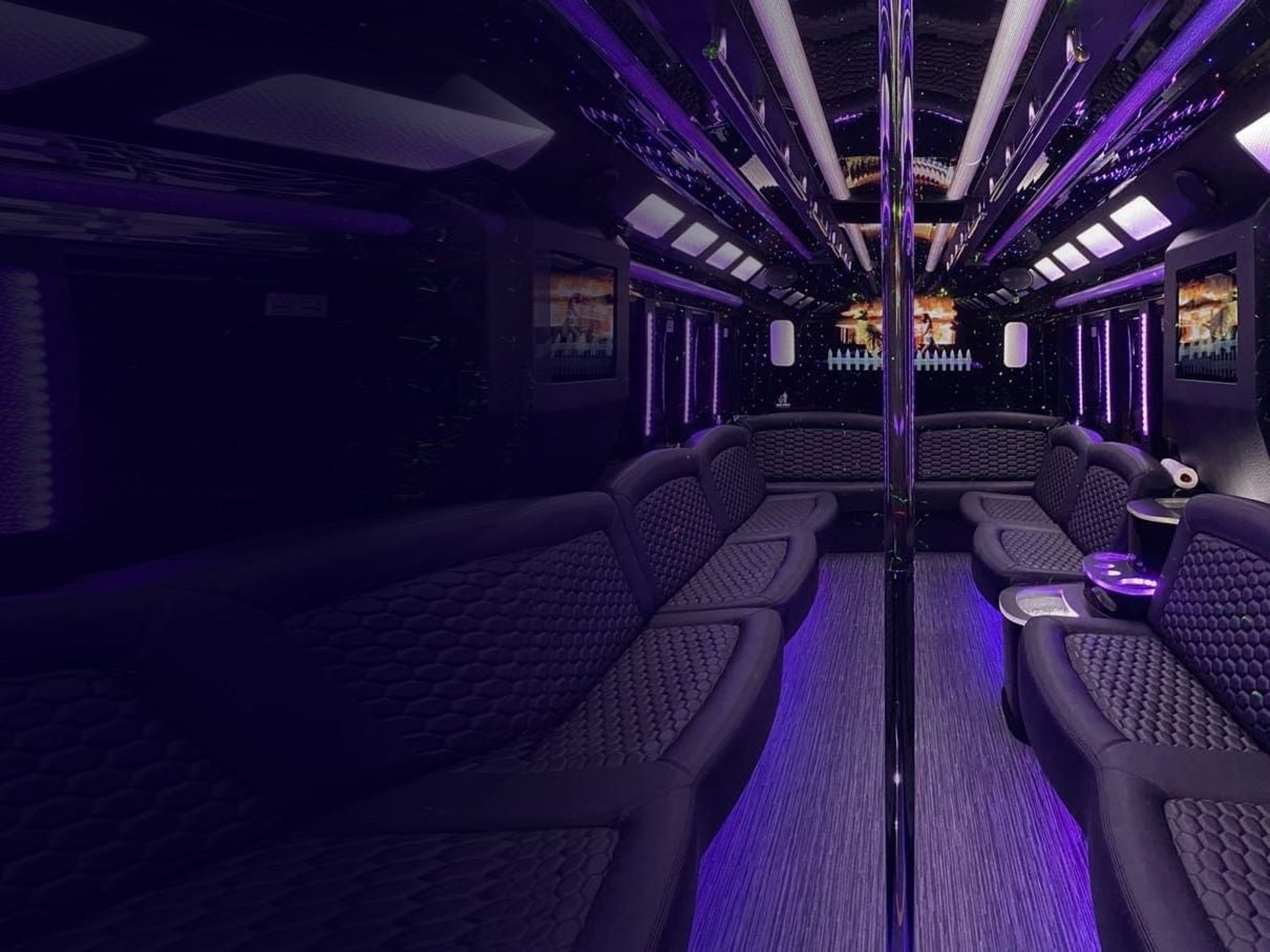 black and white bed linen