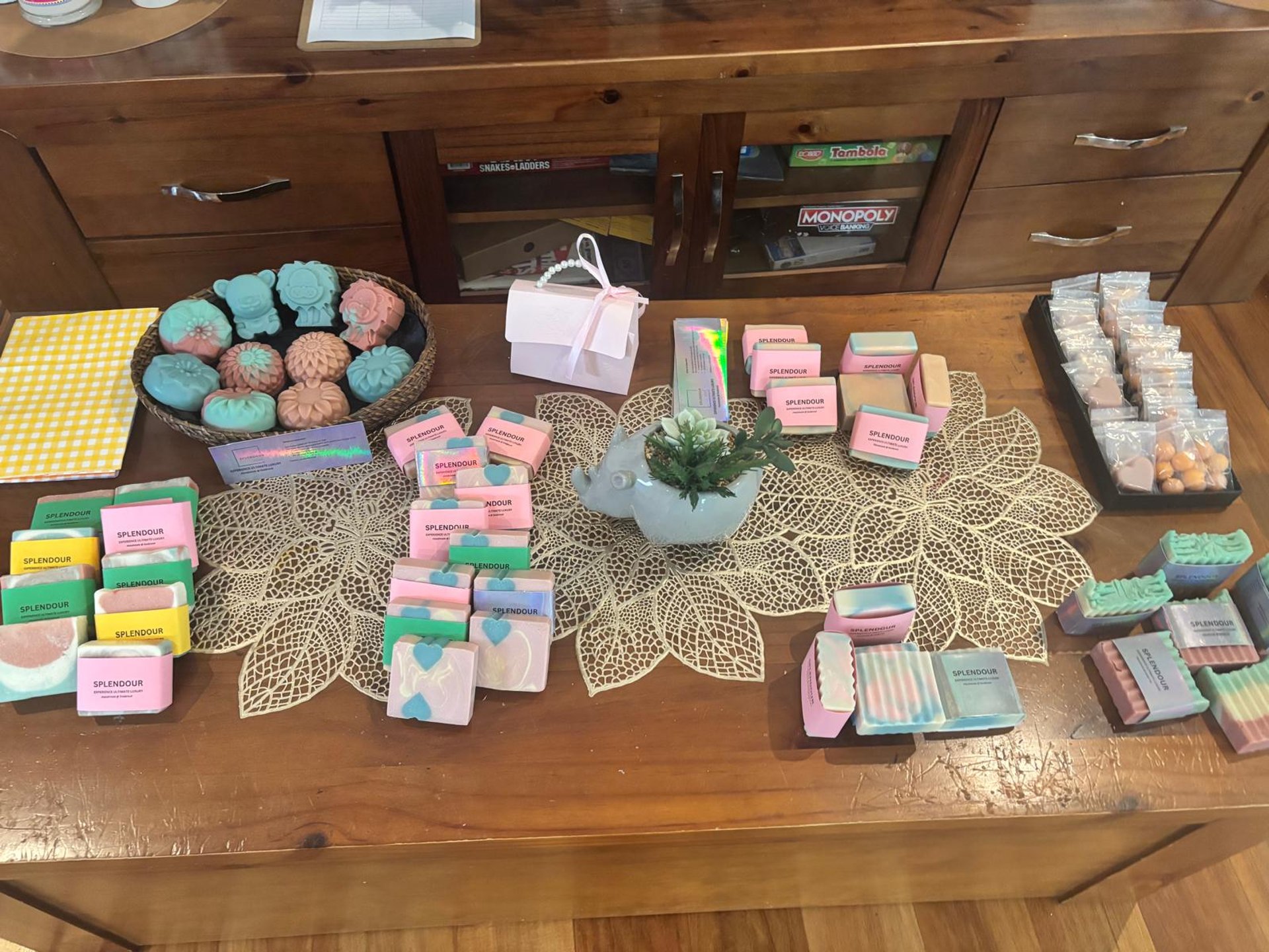 black and white bed linen