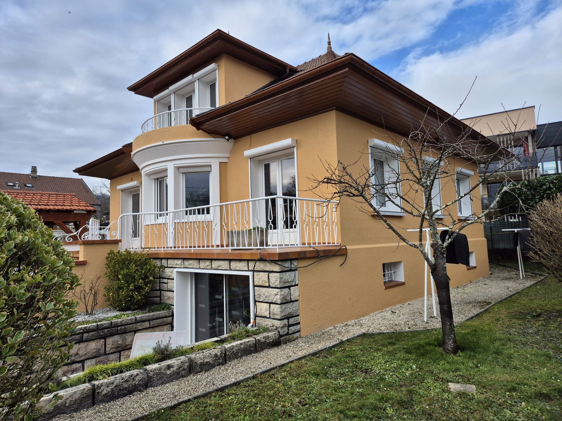 black and brown leather padded tub sofa