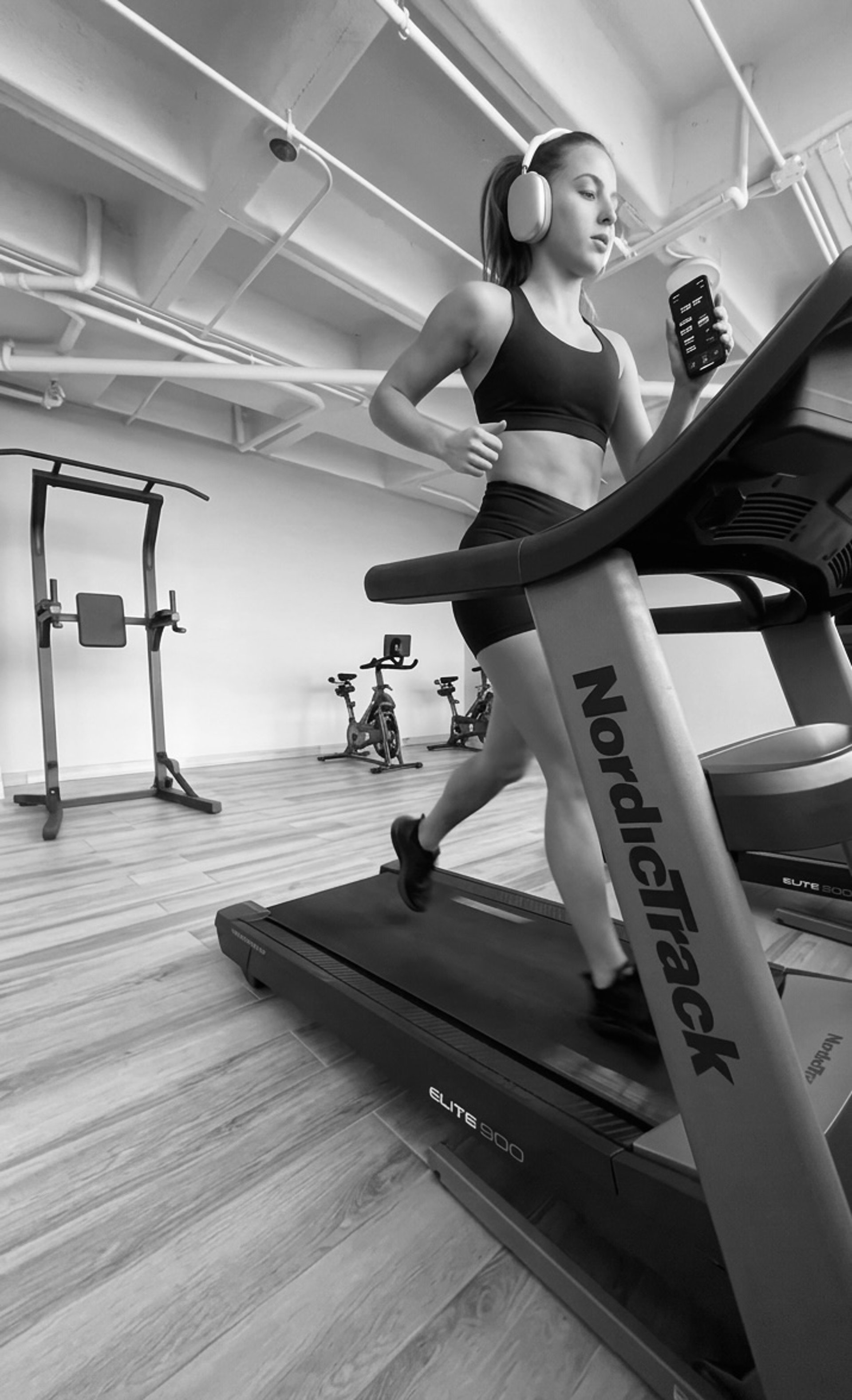 black and white bed linen