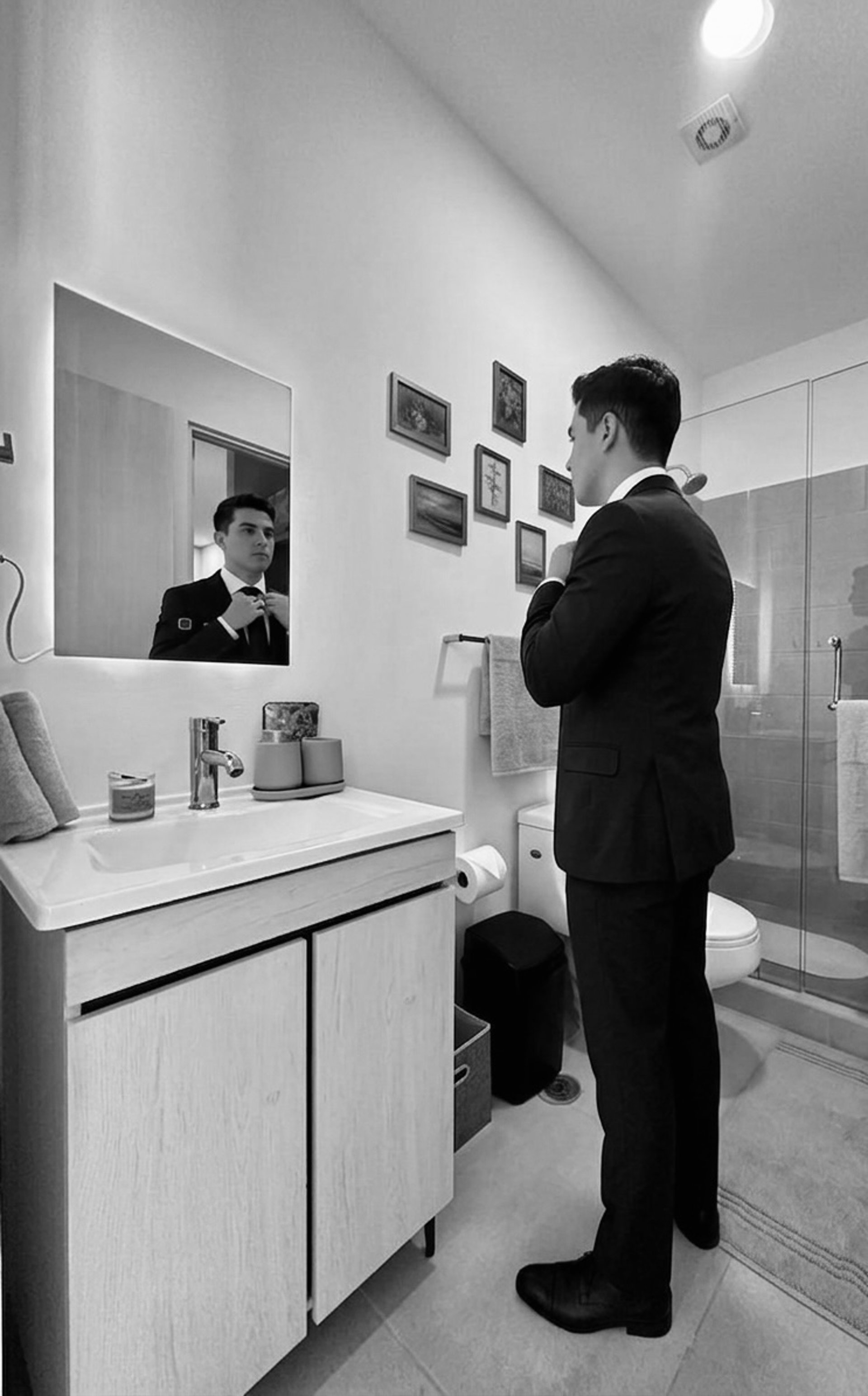 black and white bed linen