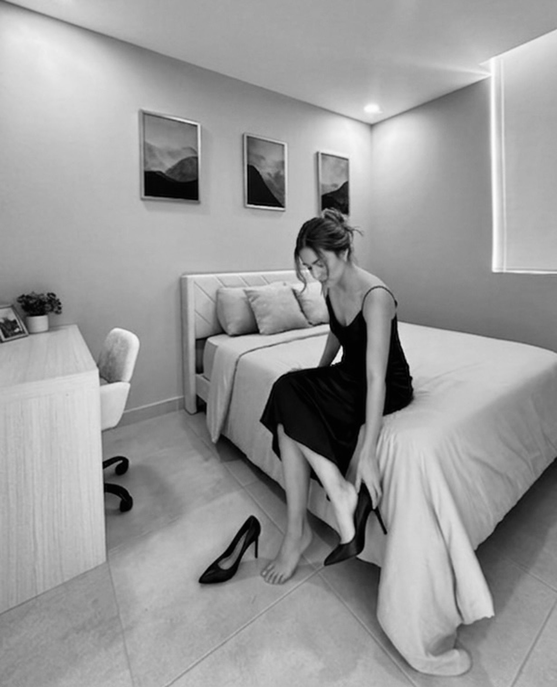 black and white bed linen