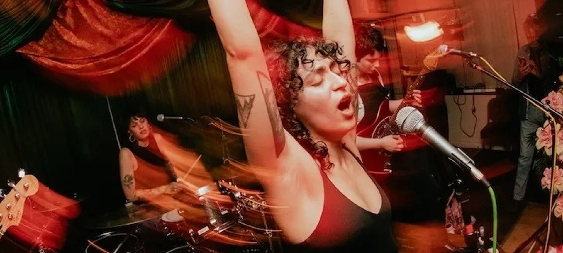 black and white bed linen