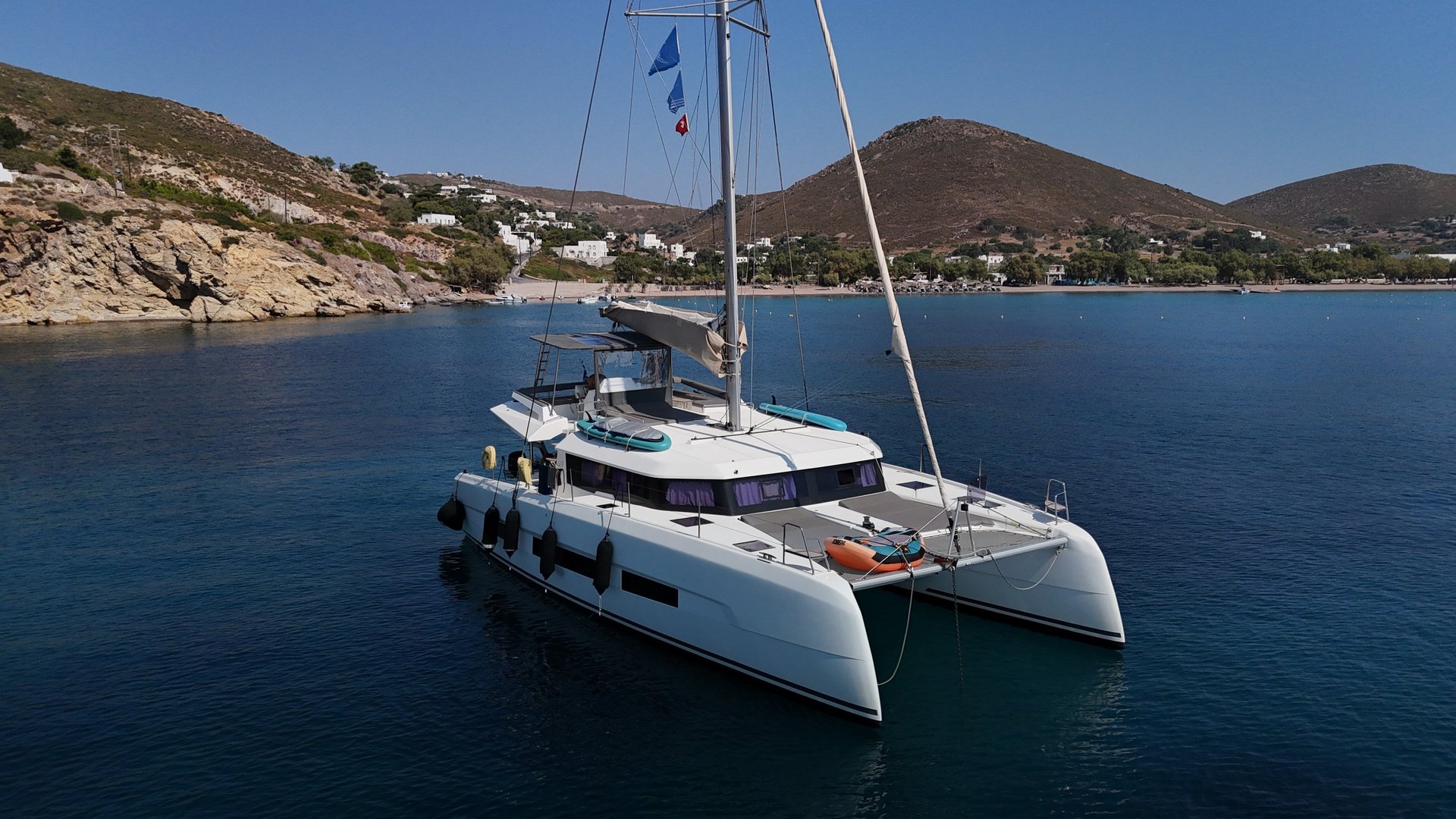 black and white bed linen