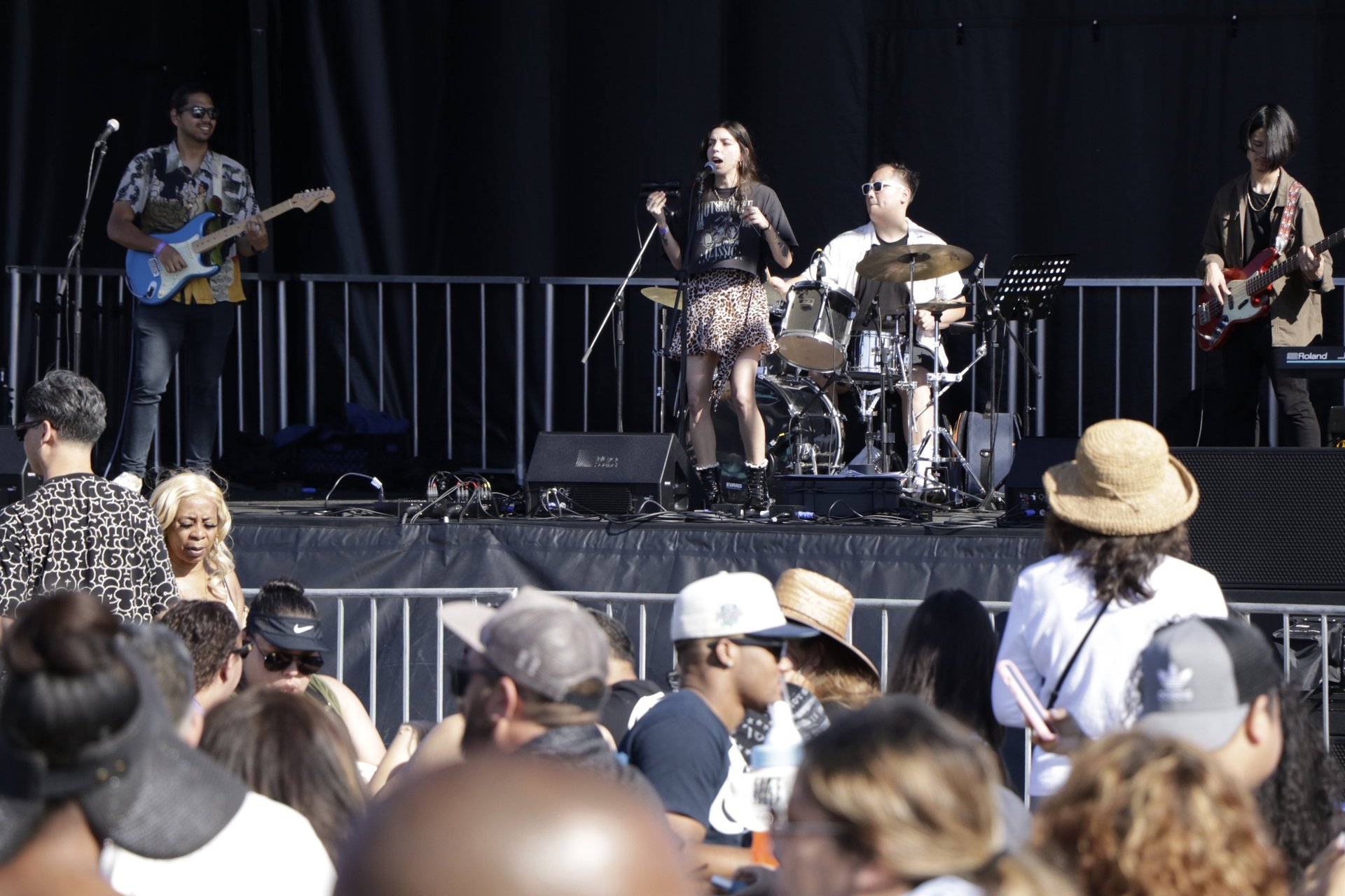 black and white bed linen