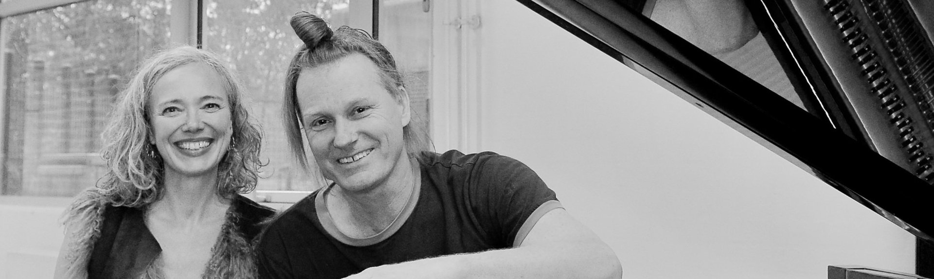 black and white bed linen