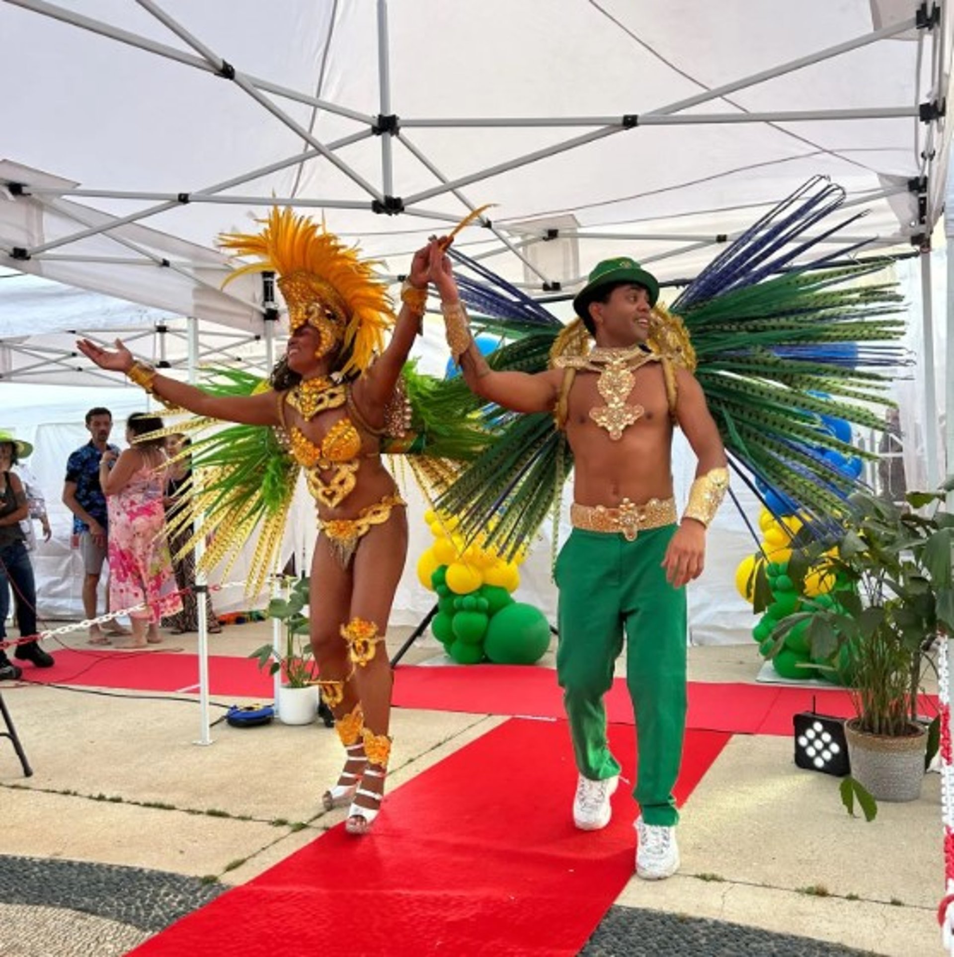 black and white bed linen