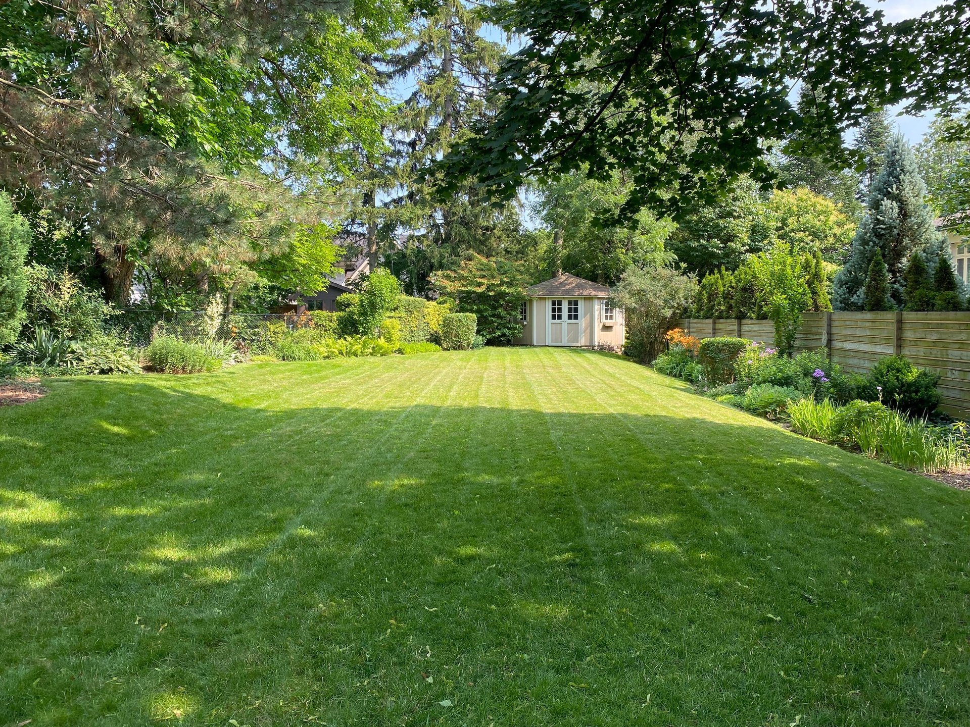 black and white bed linen