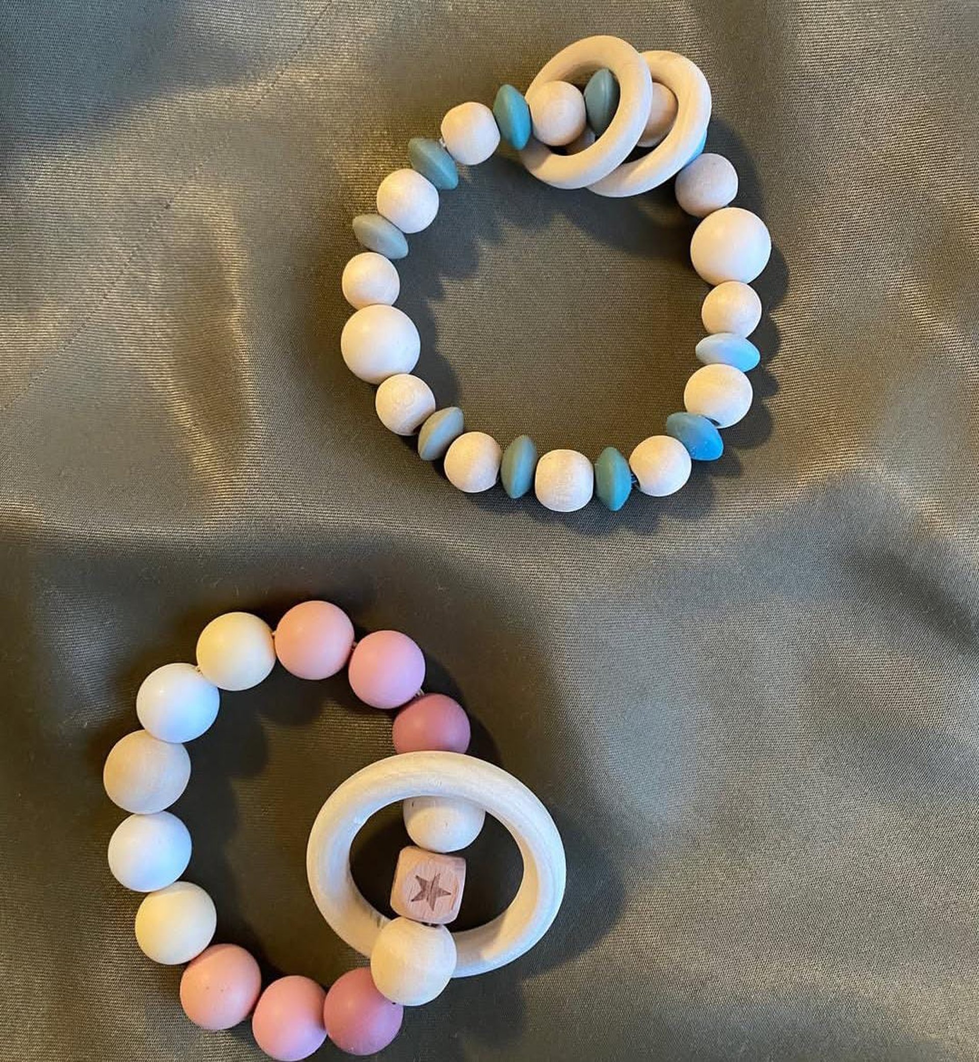 gray computer monitor