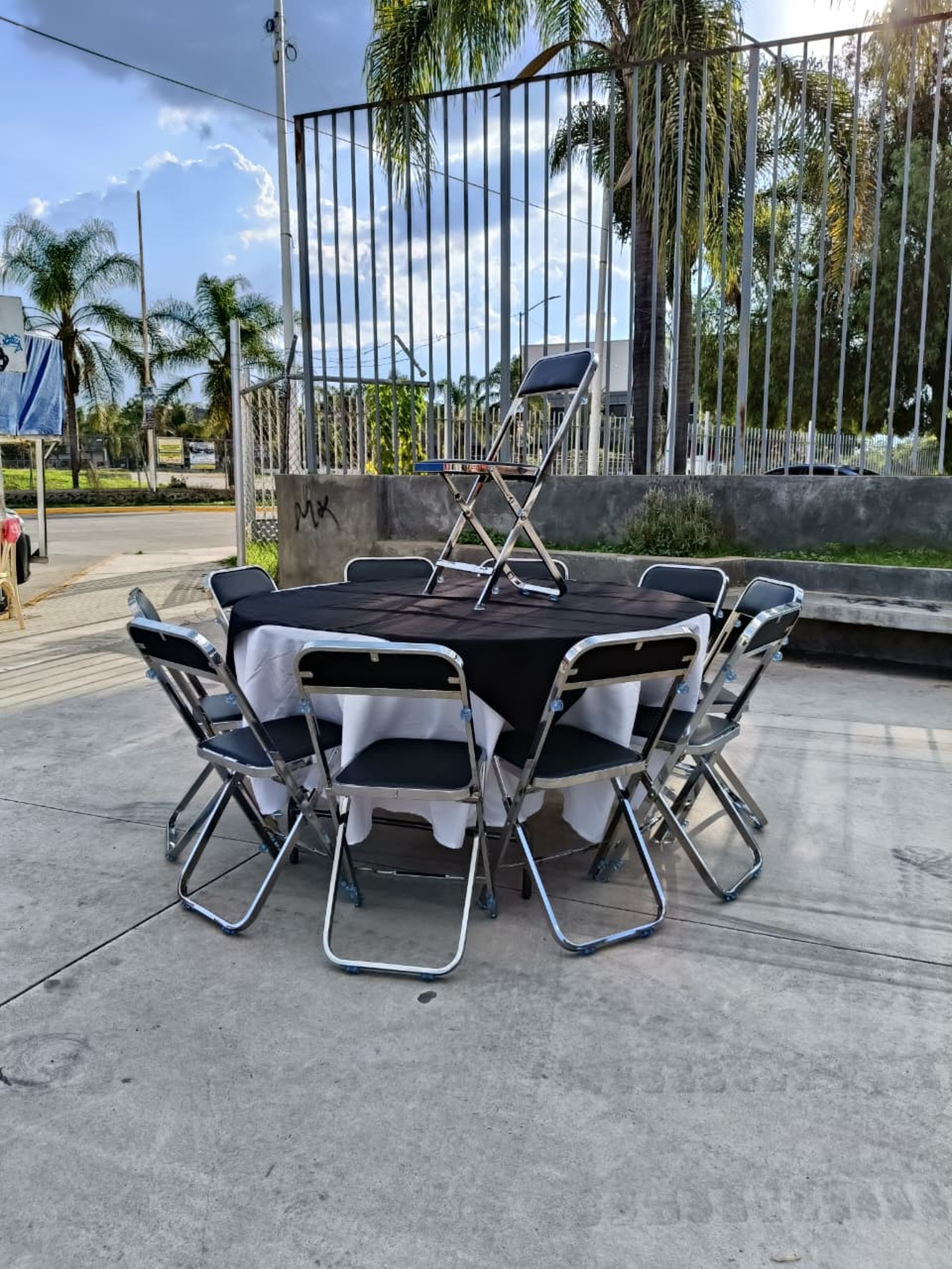 black and white bed linen