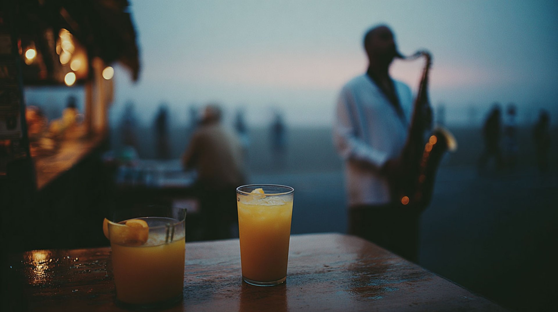 gray computer monitor