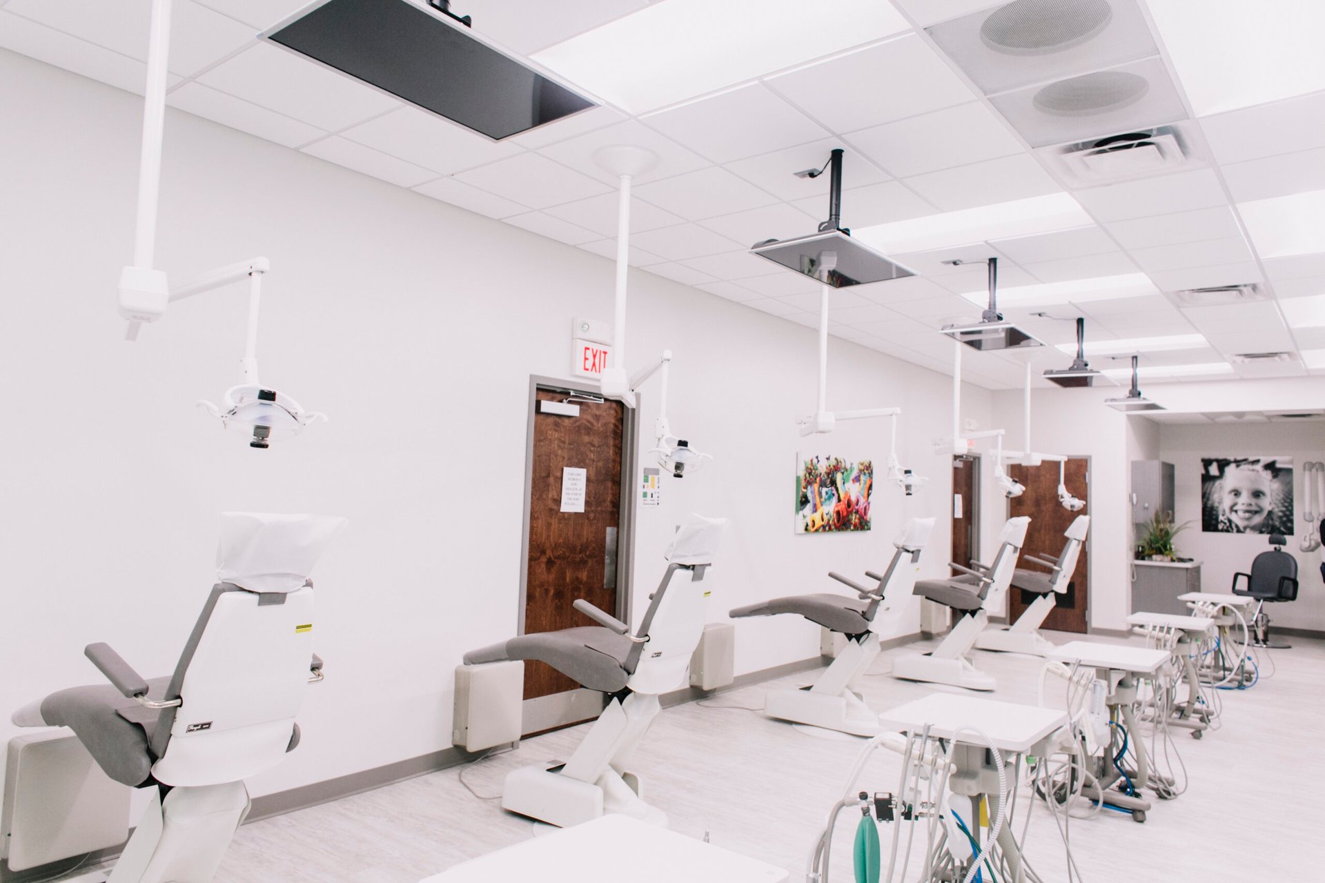 gray computer monitor