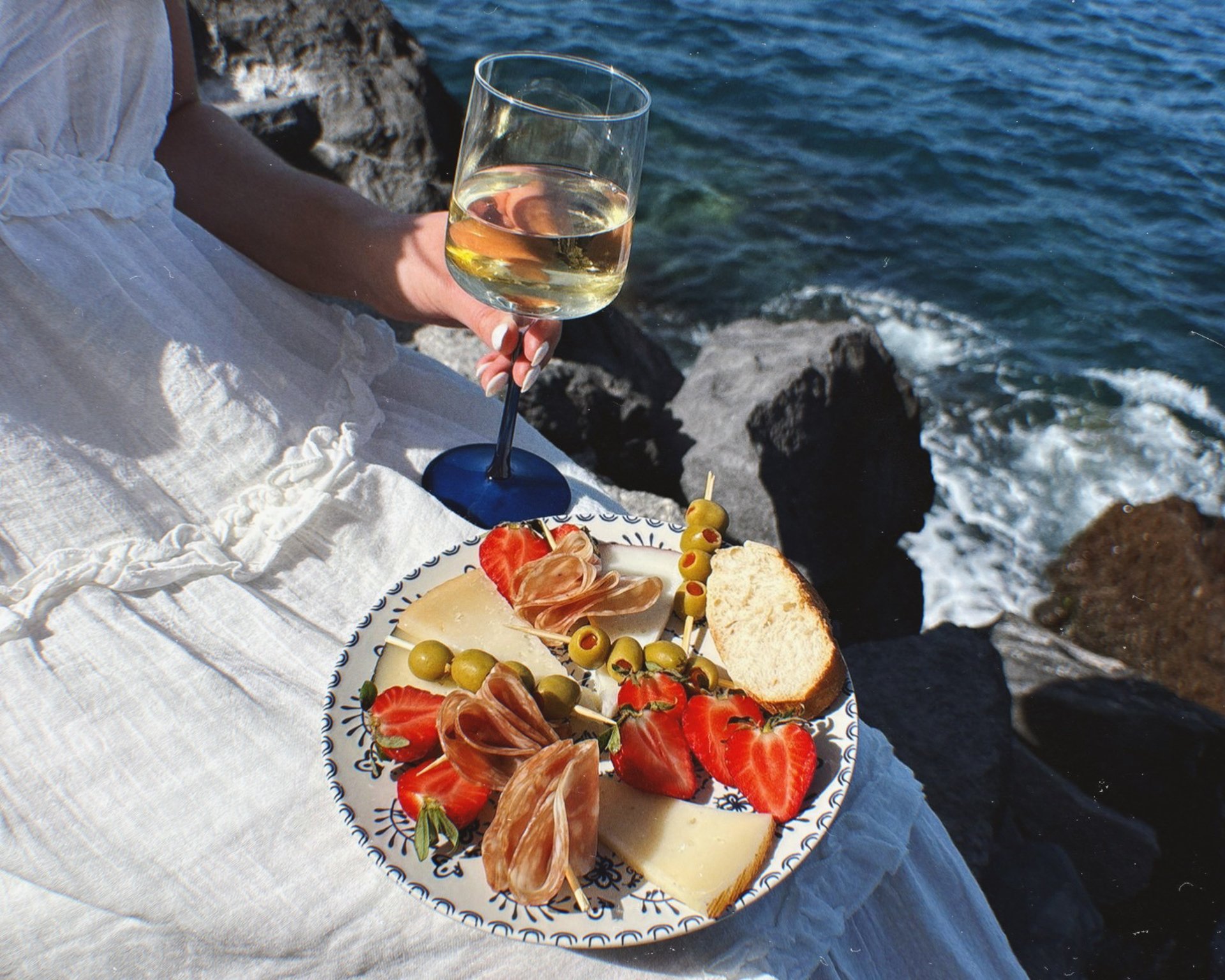 Picnic setup with games, food, and drinks.