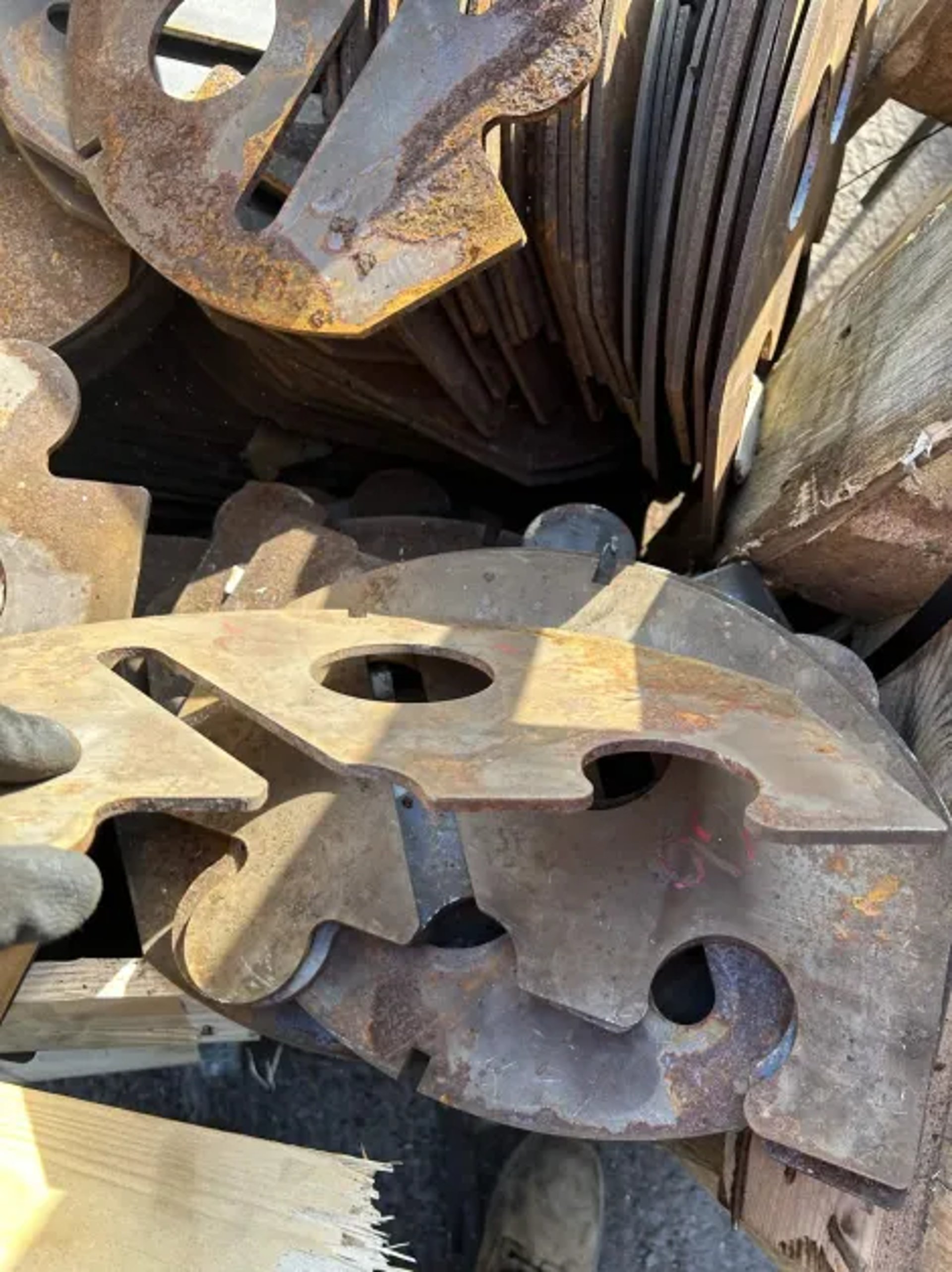 gray computer monitor