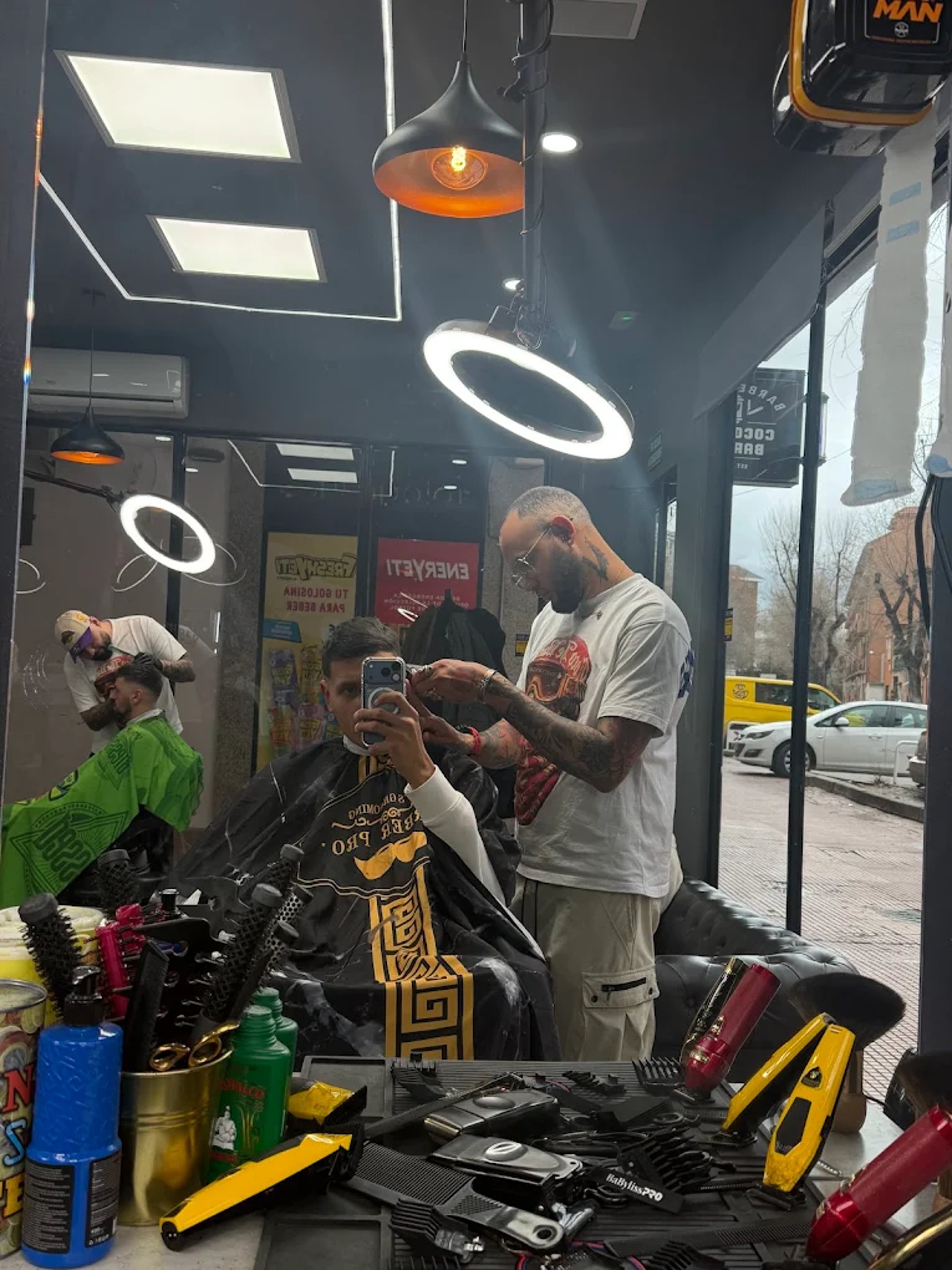 gray computer monitor