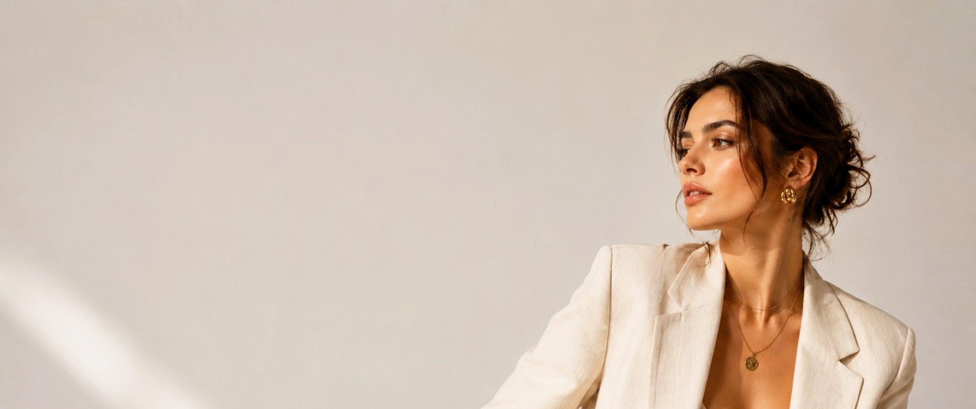 Minimal fashion tips and capsule wardrobe inspiration for women