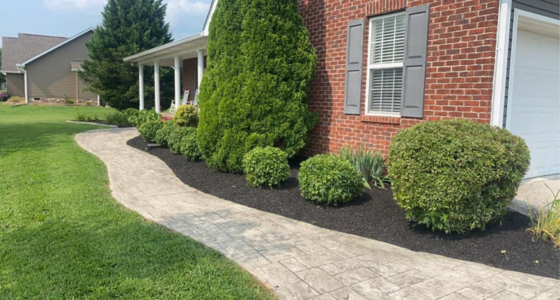 gray computer monitor