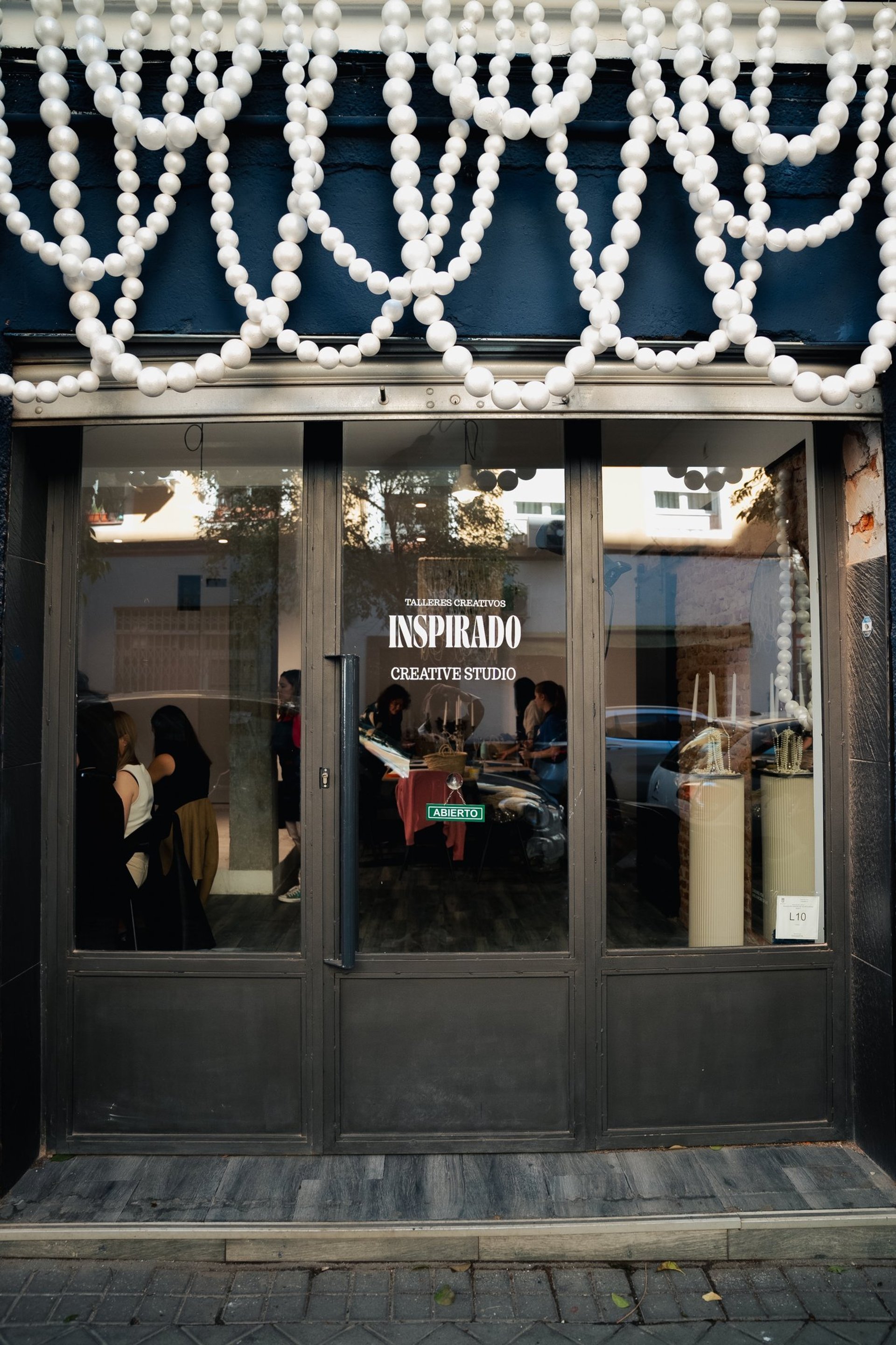 gray computer monitor