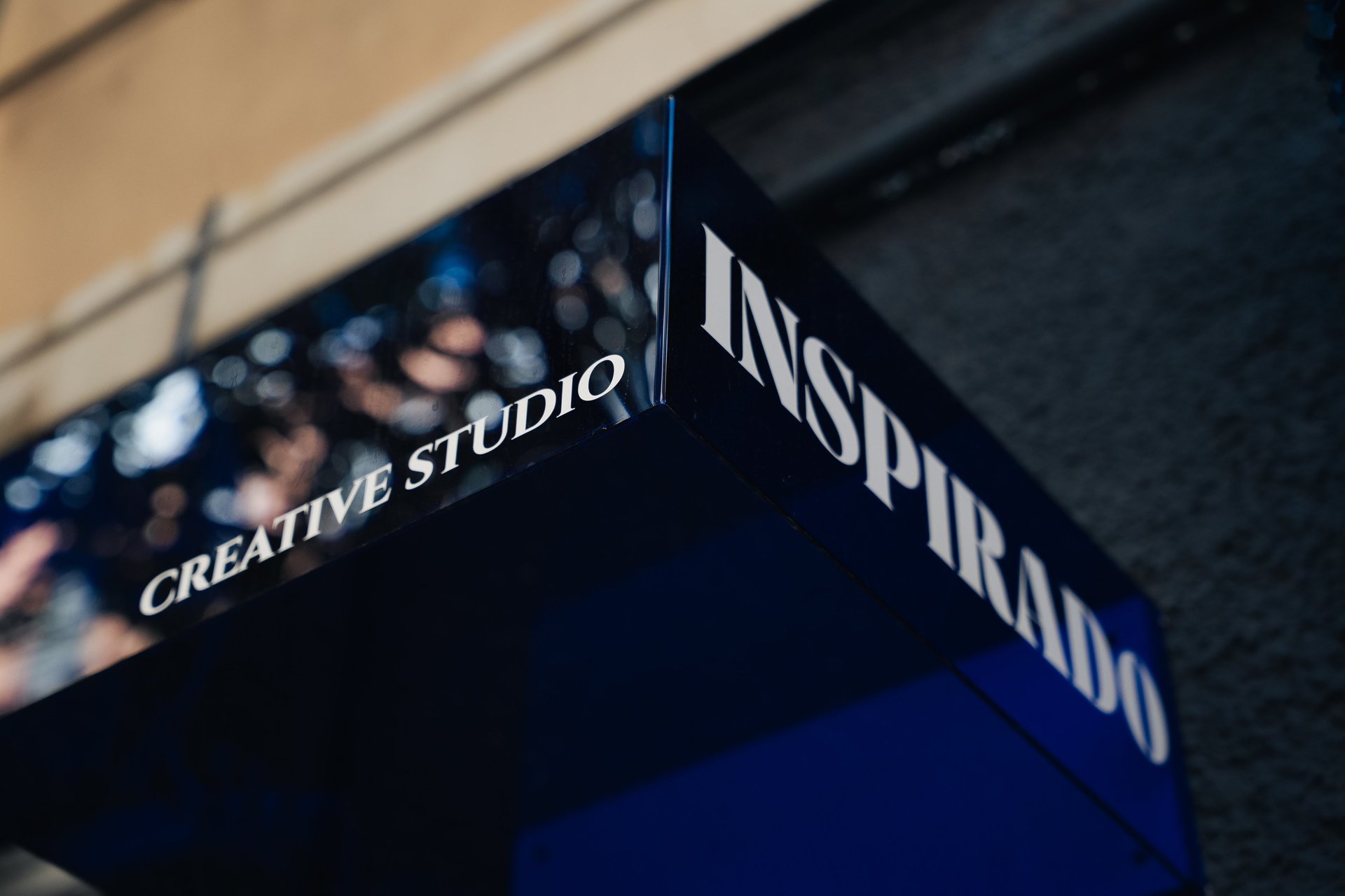 gray computer monitor