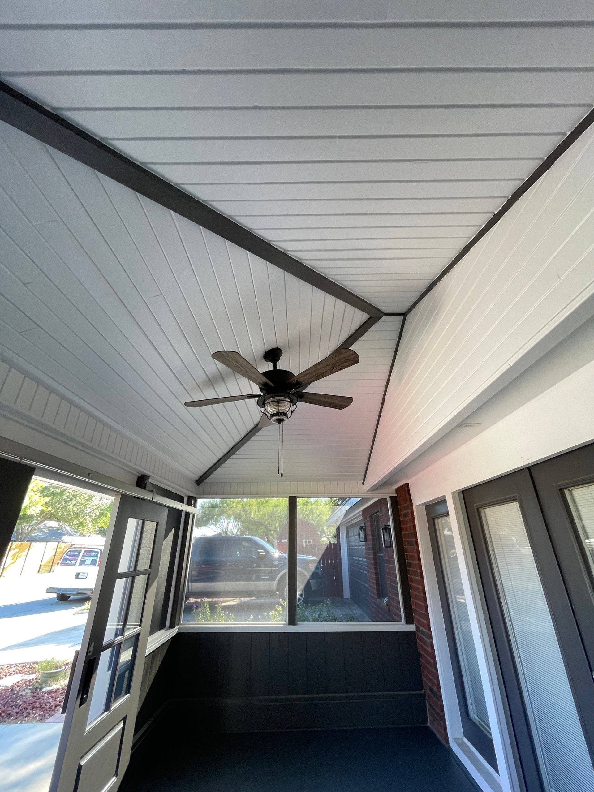 gray computer monitor