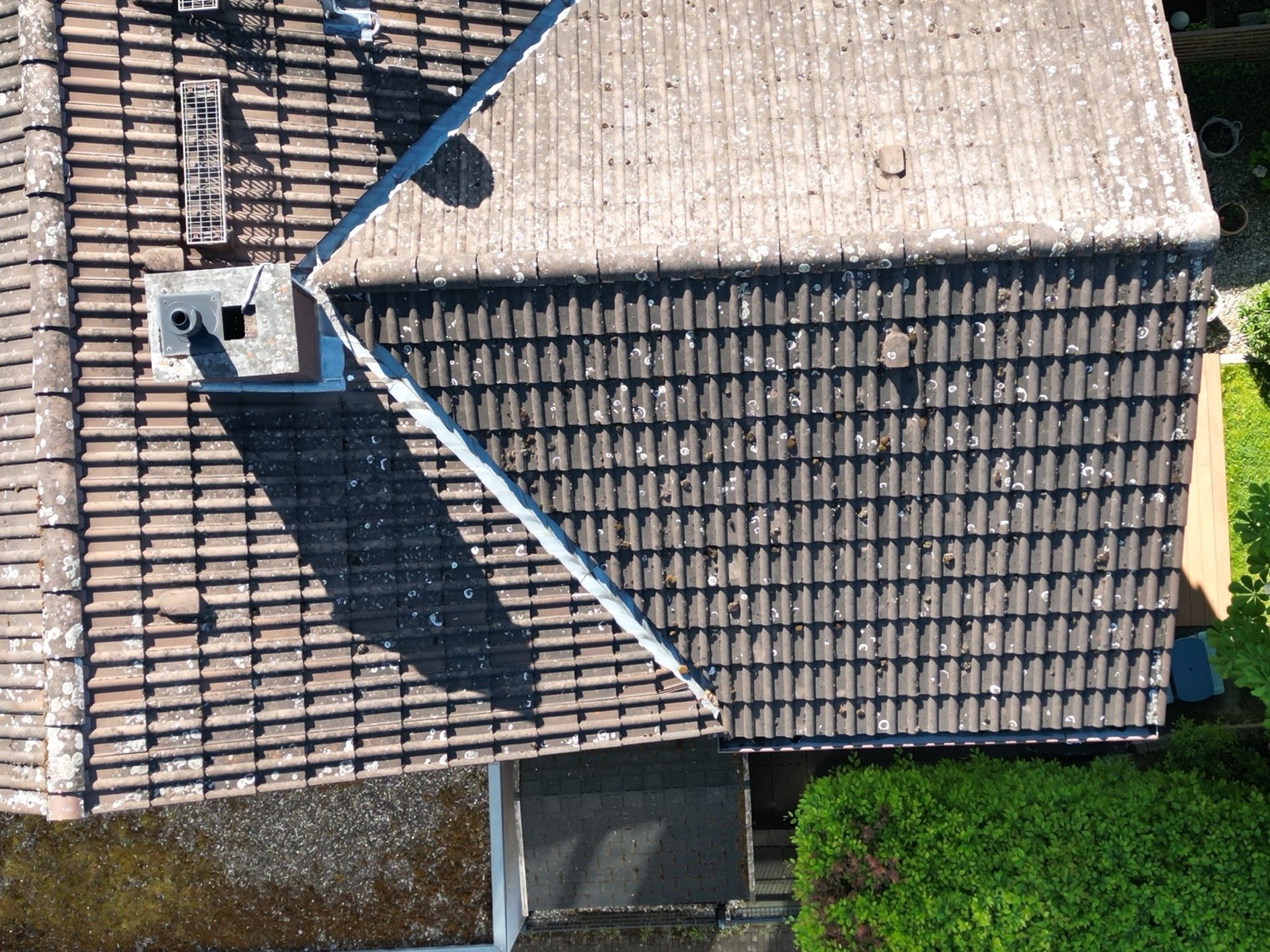 black and white bed linen