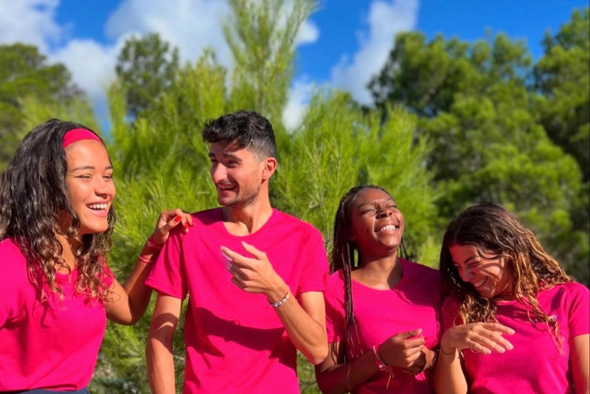 ocean surrounded by island under blue sky