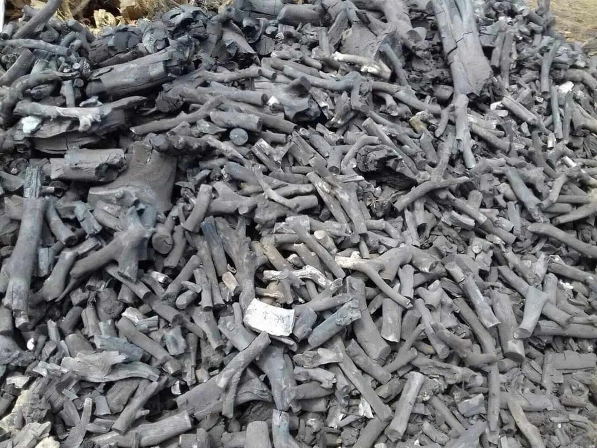 black and white bed linen