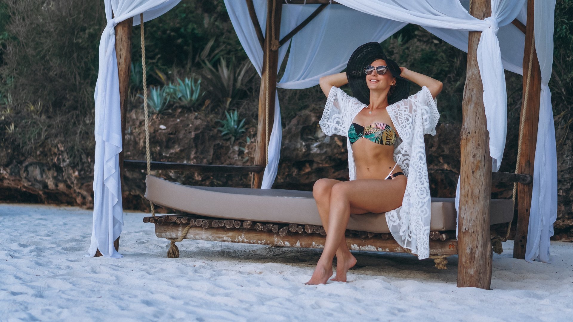 black and white bed linen