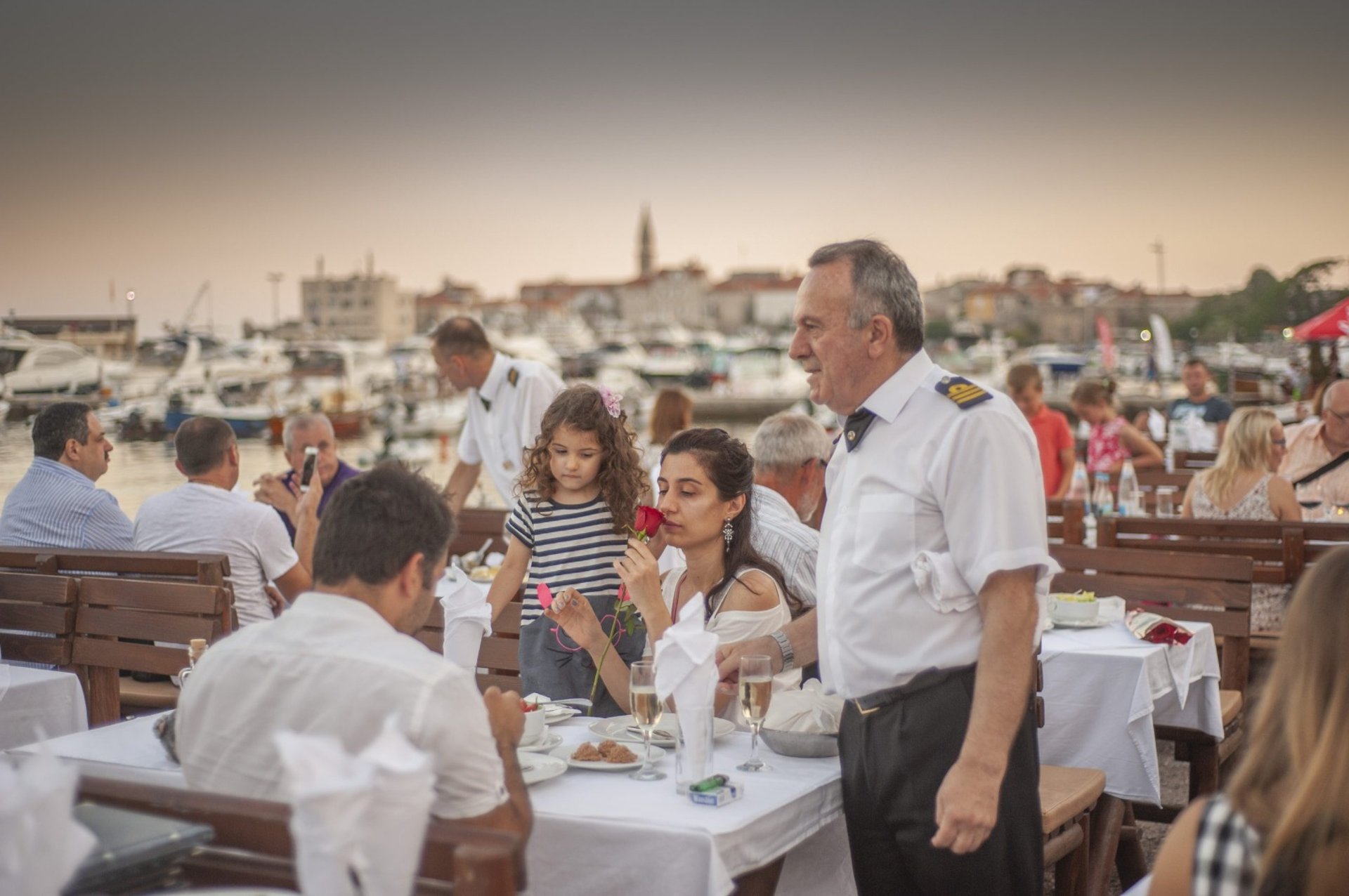 black and white bed linen