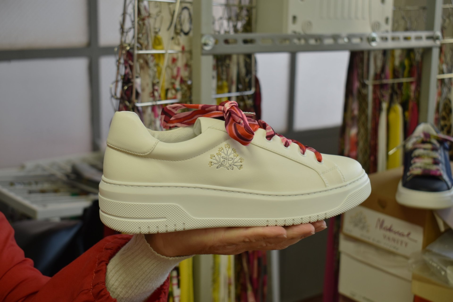 gray computer monitor