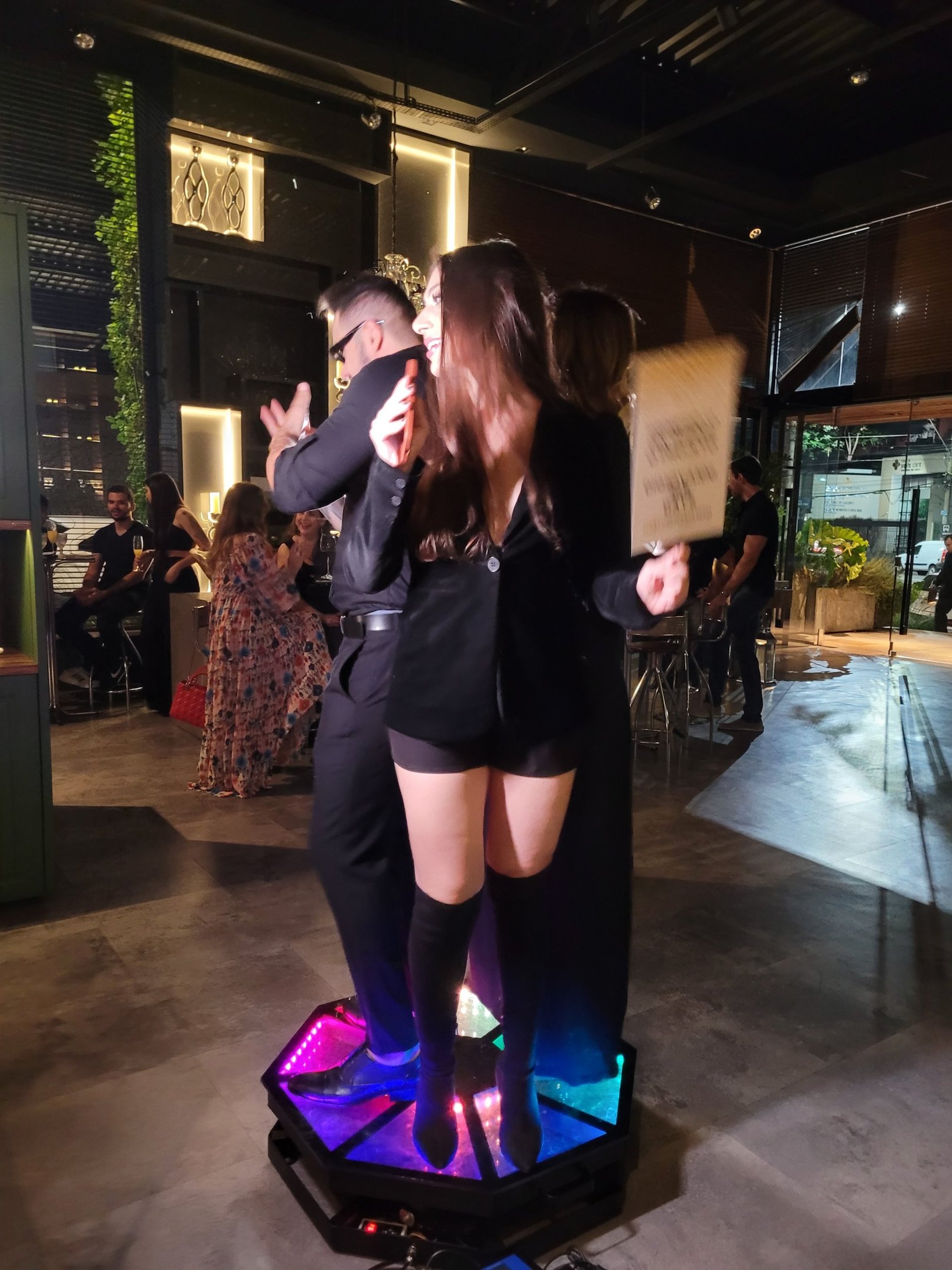 gray computer monitor